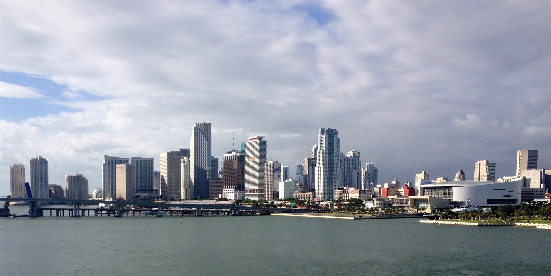 Fotografía de archivo de la vista de los edificios en el centro de Miami, Florida (EE.UU.). EFE/Rodrigo Sepúlveda

