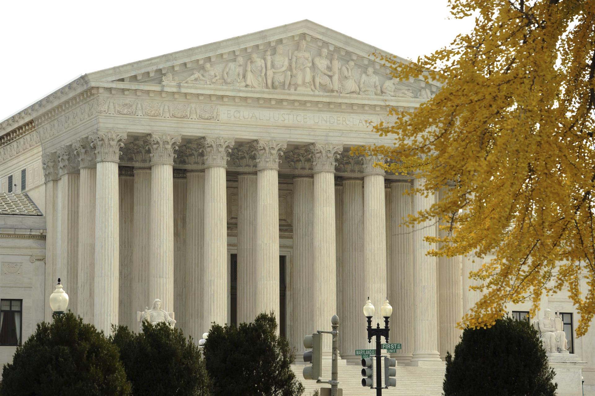 Vista exterior del Tribunal Supremo en Washington DC, Estados Unidos, imagen de archivo. EFE/MICHAEL REYNOLDS
