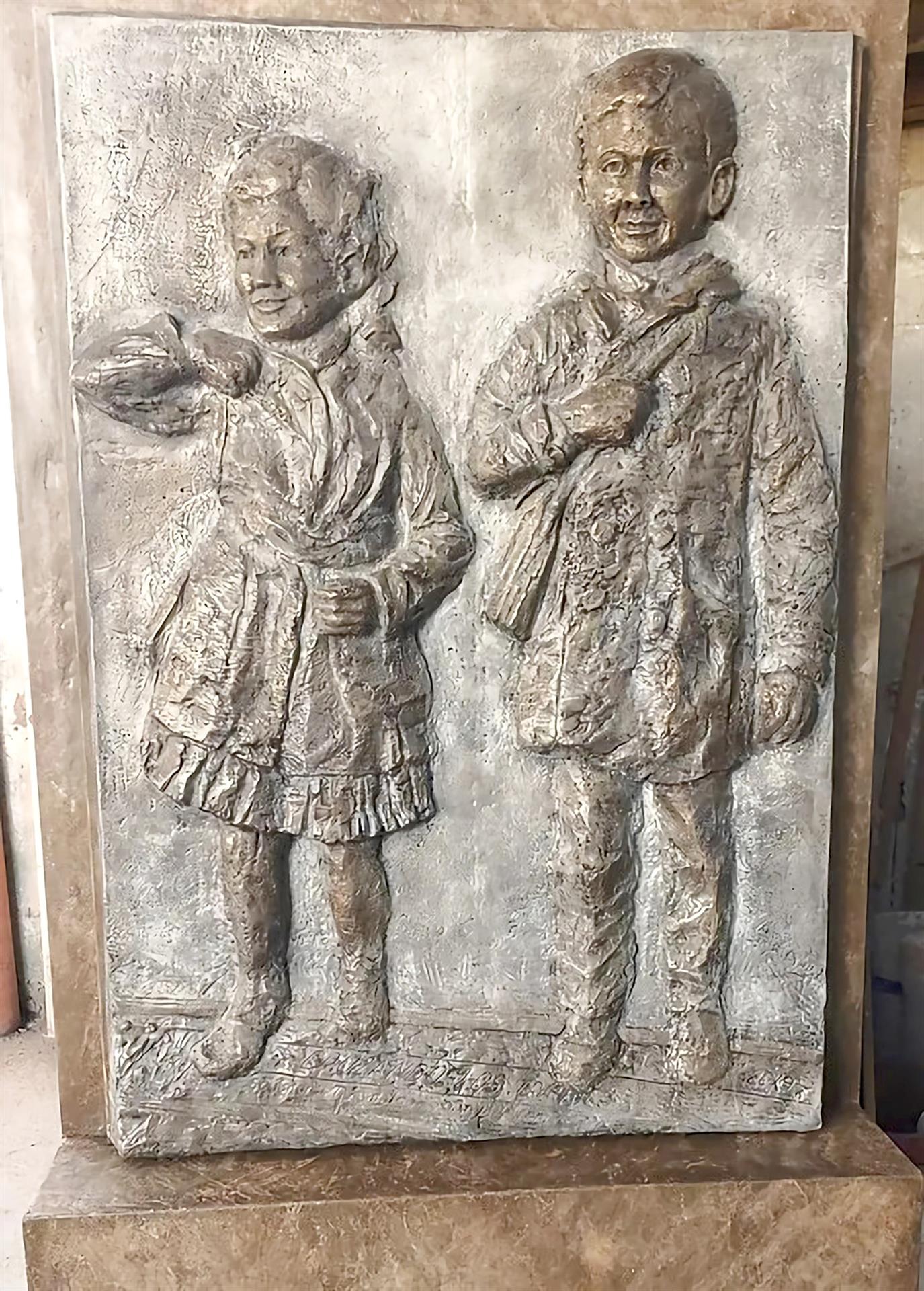 Fotografía cedida por Maestas Case donde se aprecia una escultura de bronce realizada por el artista Reynaldo 