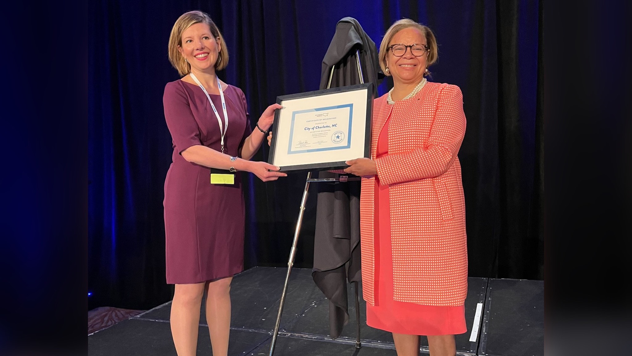 Ciudad de Charlotte recibe el "Certificado de Bienvenida" Hola News