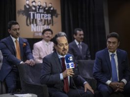 Integrantes del grupo mexicano los Tigres del Norte, hablan durante una entrevista con Efe, el 18 de mayo de 2022, en un hotel de Ciudad de México. EFE/ Isaac Esquivel
