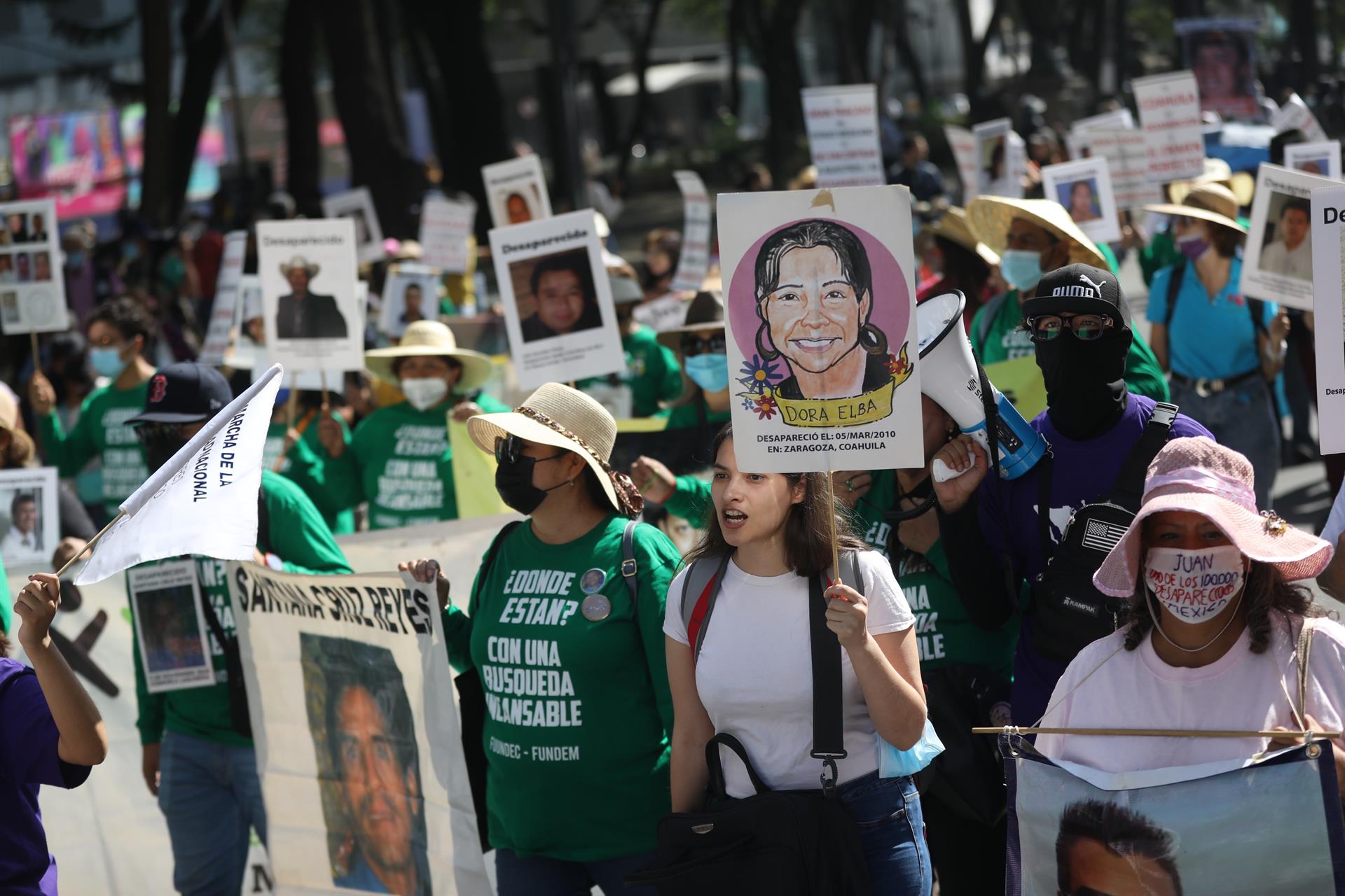 Madres y familiares de desaparecidos protestan hoy, en Ciudad de México (México).  EFE/Sáshenka Gutiérrez
