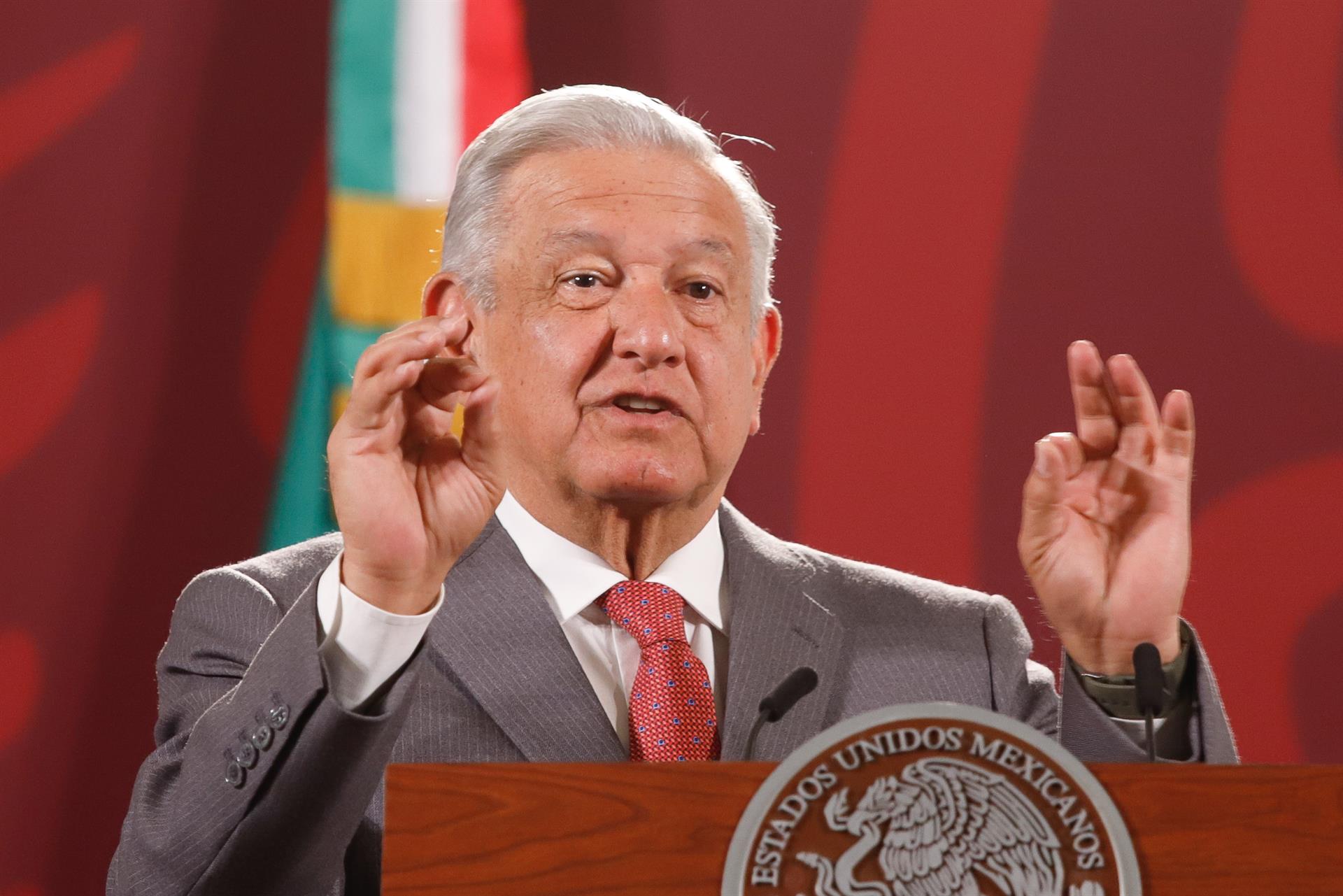 El presidente de México, Andrés Manuel López Obrador, durante la conferencia matutina de hoy, en Palacio Nacional, de la Ciudad de México (México). EFE/Isaac Esquivel
