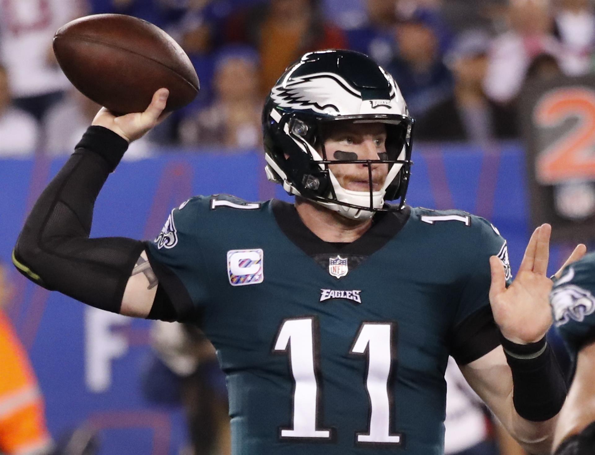 Imagen de archivo del quarterback Carson Wentz. EFE/Jason Szenes
