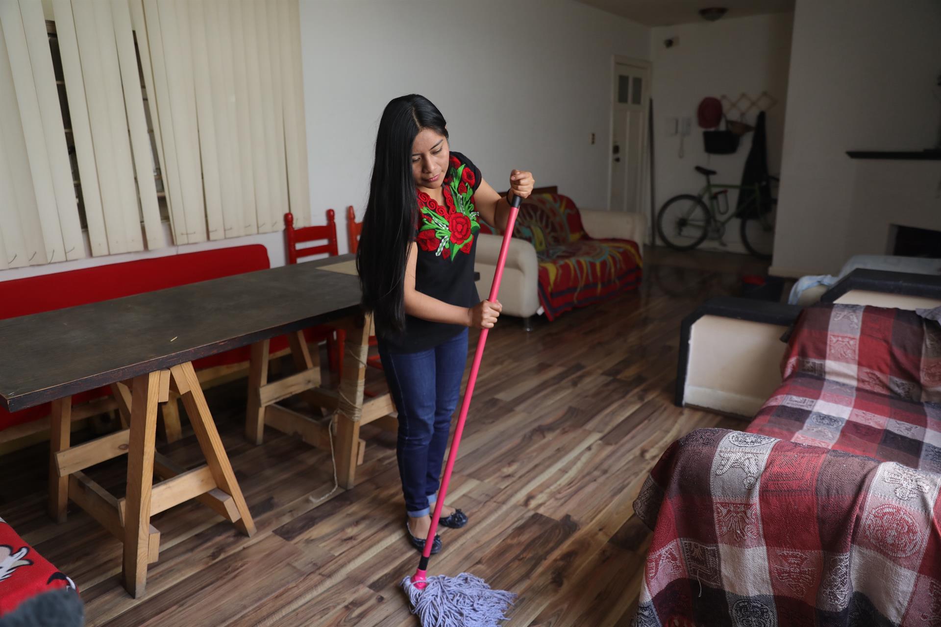 Fotografía de archivo que muestra una trabajadora del hogar. EFE/ Sáshenka Gutierrrez
