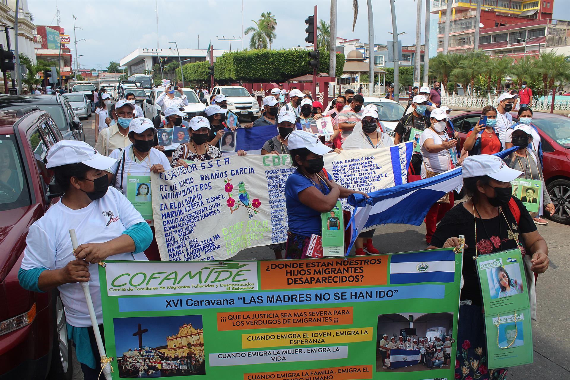 Familiares de migrantes centroamericanos desaparecidos se manifiestan en caravana en el municipio de Tapachula, estado de Chiapas (México). EFE/ Juan Manuel Blanco
