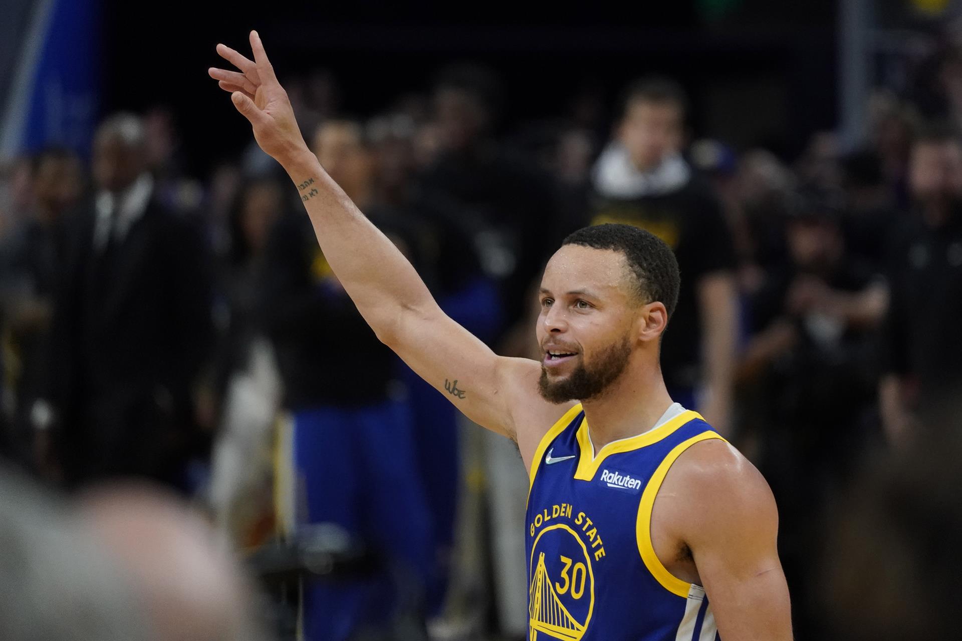 Stephen Curry de los Golden State Warriors reacciona en la semifinal ante los Memphis Grizzlies en el Chase Center en San Francisco, California (EE.UU.), este 13 de mayo de 2022. EFE/EPA/John G. Mabanglo
