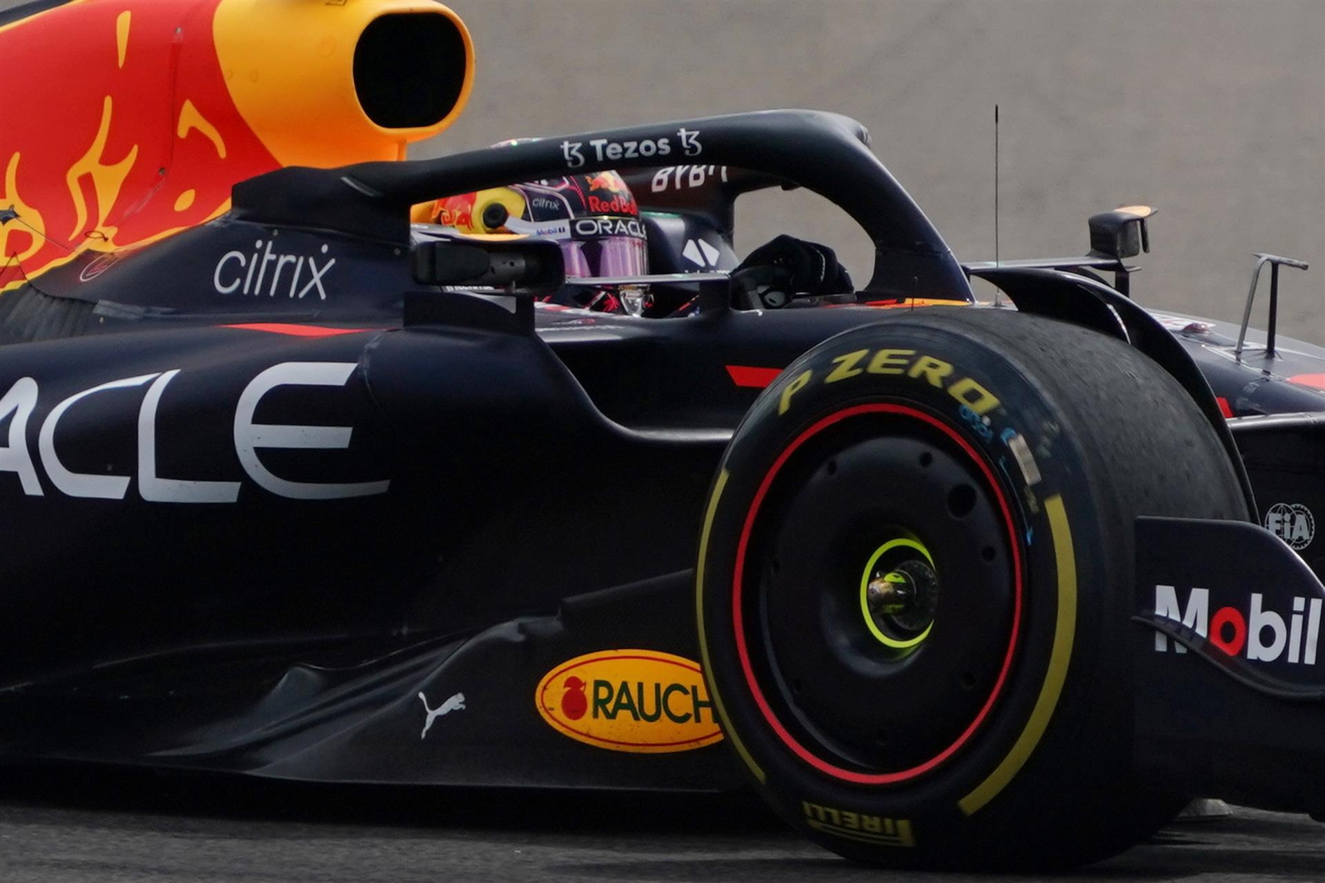 El piloto nerlandés de la escudería Red Bull de Fórmula 1, Max Verstappen, fue registrado este domingo, durante el Gran Premio de Miami, en Miami Gardens (Florida, EE.UU.). EFE/Greg Nash

