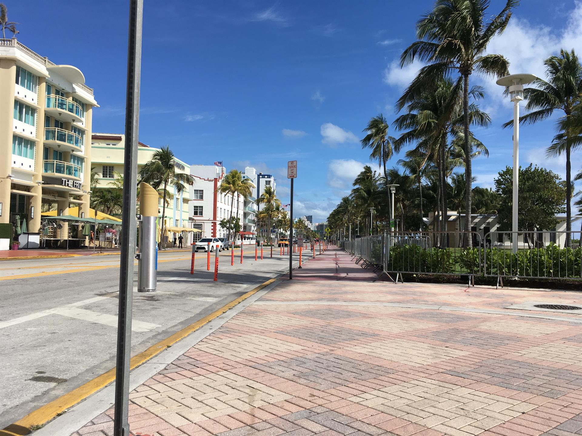 Vista de Ocean Drive, la calle más turística en Miami Beach, Florida. Imagen de archivo. EFE/Ivonne Malaver
