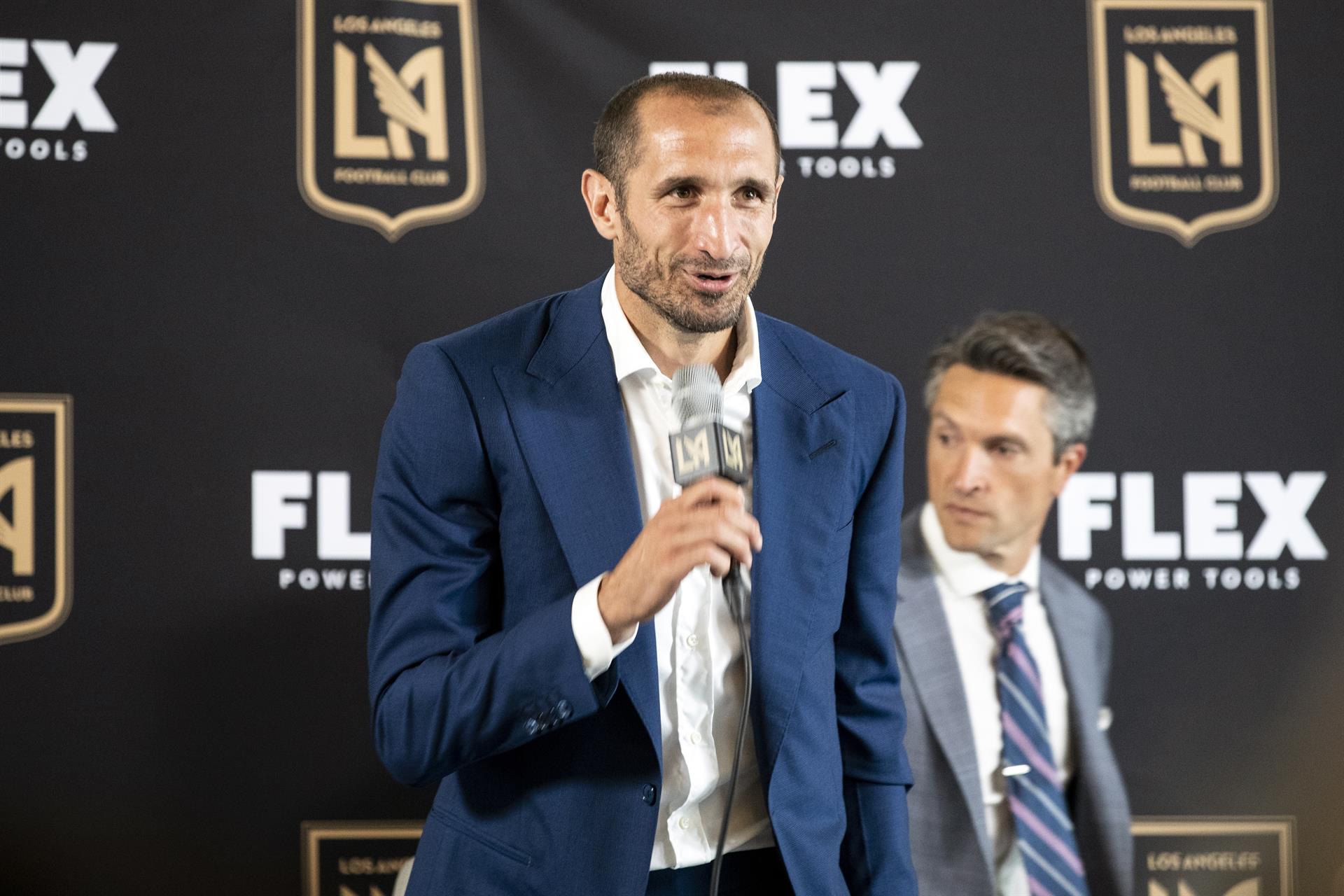 El central italiano Giorgio Chiellini en su presentación como nuevo jugador del Los Ángeles FC de la MLS. EFE/EPA/ETIENNE LAURENT
