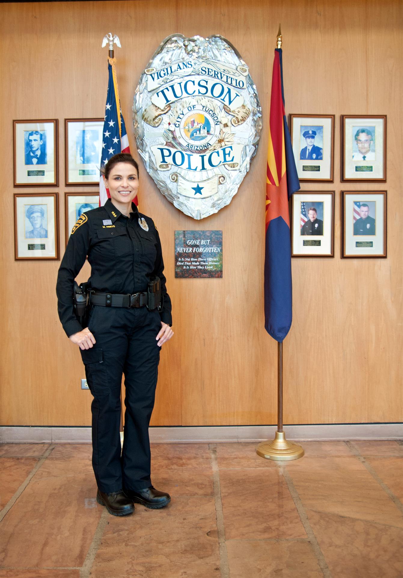 La subdirectora del Departamento de Policía de Tucson (TPD), Mónica Prieto, o 
