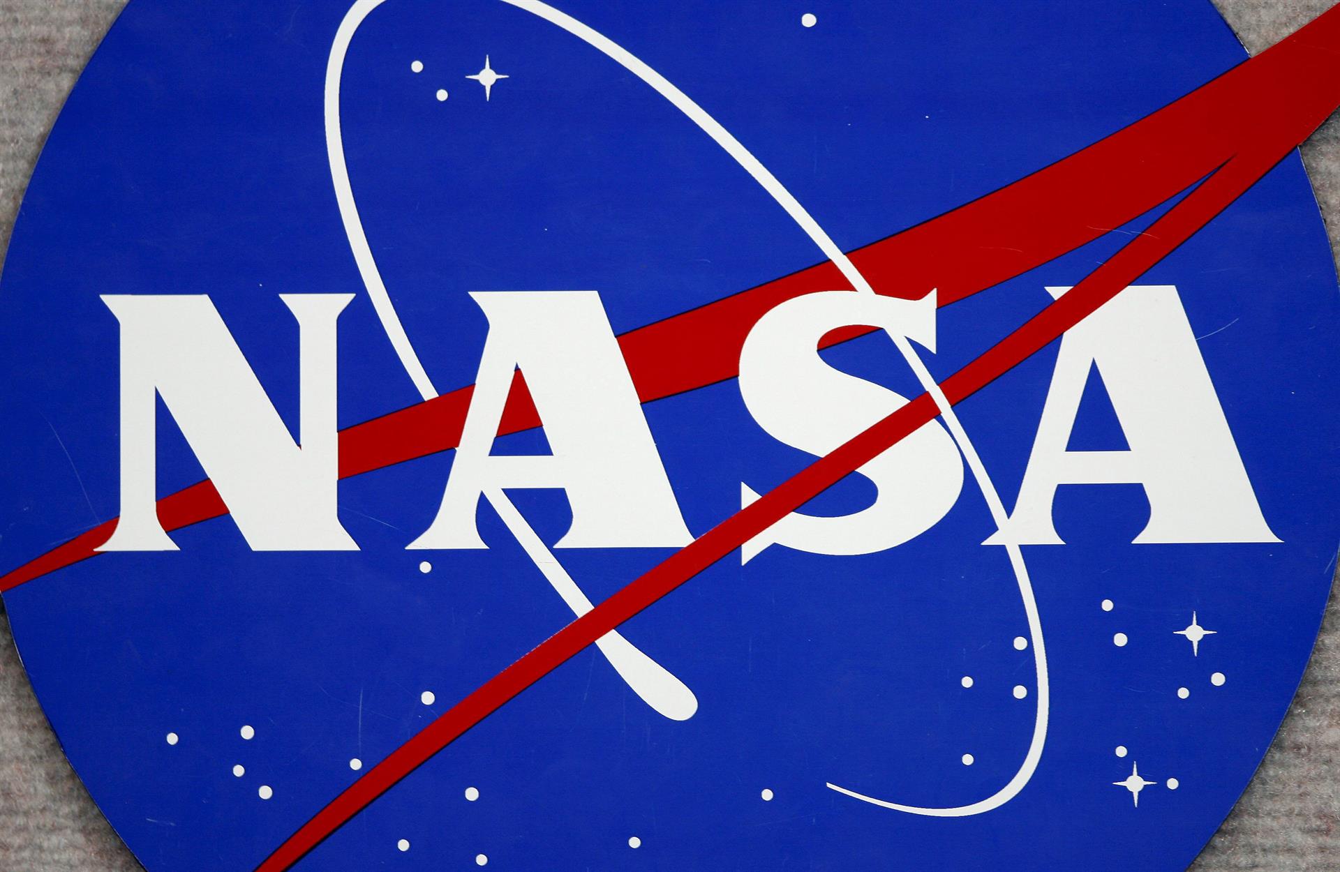 Imagen de archivo que muestra el logo de la NASA en el Centro Espacial Johnson en Houston (EEUU). EFE/AARON M. SPRECHER
