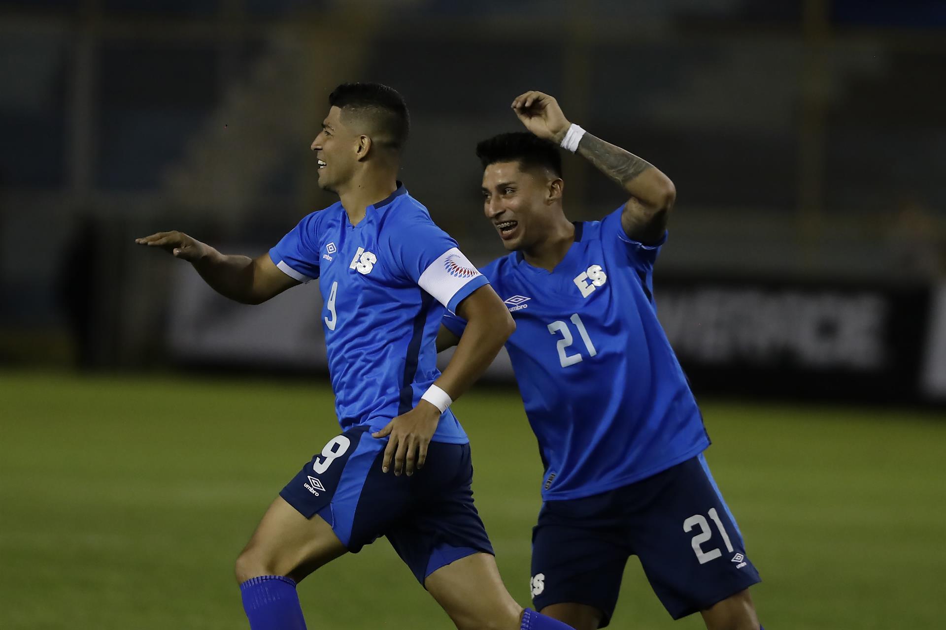 Jugadores salvadoreños celebran después de anotar un gol en la Liga de Naciones Concacaf, el 4 de junio de 2022. EFE/Rodrigo Sura
