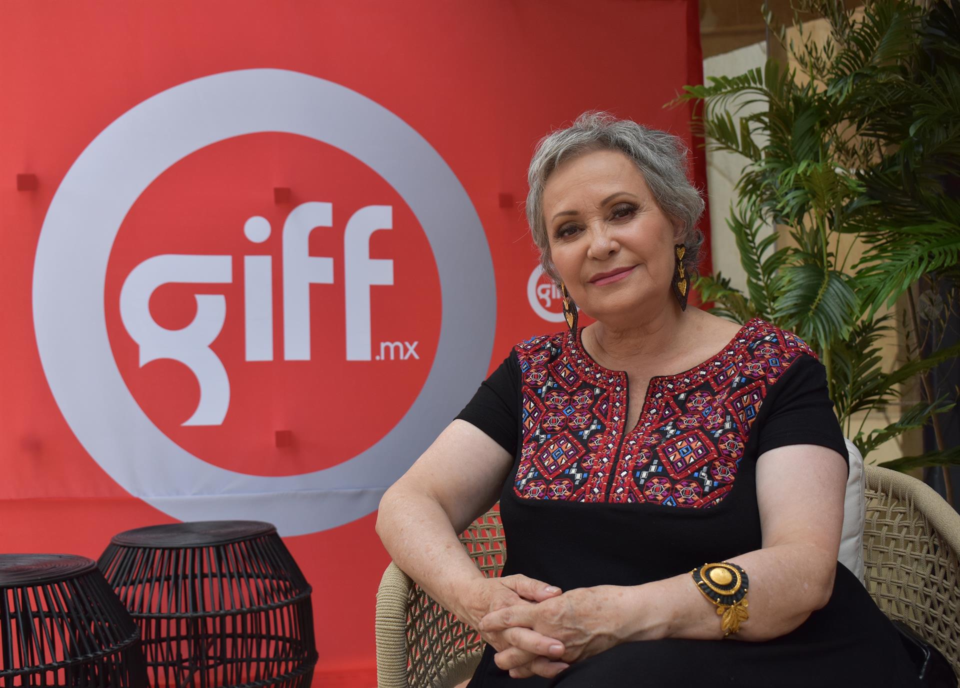 La actriz Adriana Barraza, posa este sábado, al termino de una entrevista con Efe, en la ciudad de León, en Guanajuato (México). EFE/Mónica Rubalcava
