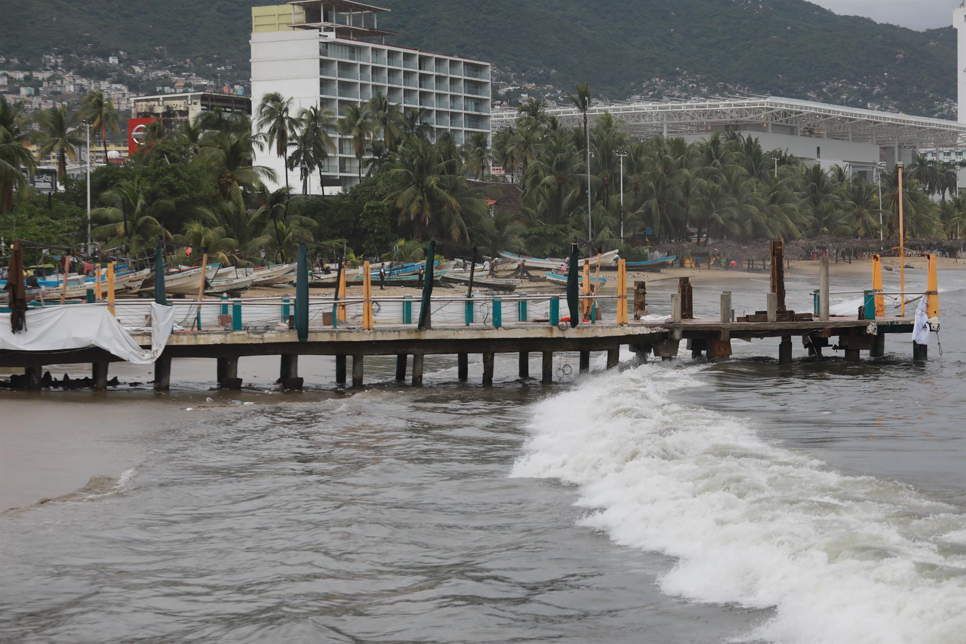 Vista general de una playa de Acapulco, estado de Guerrero (México). Imagen de archivo. EFE/ David Guzmán
