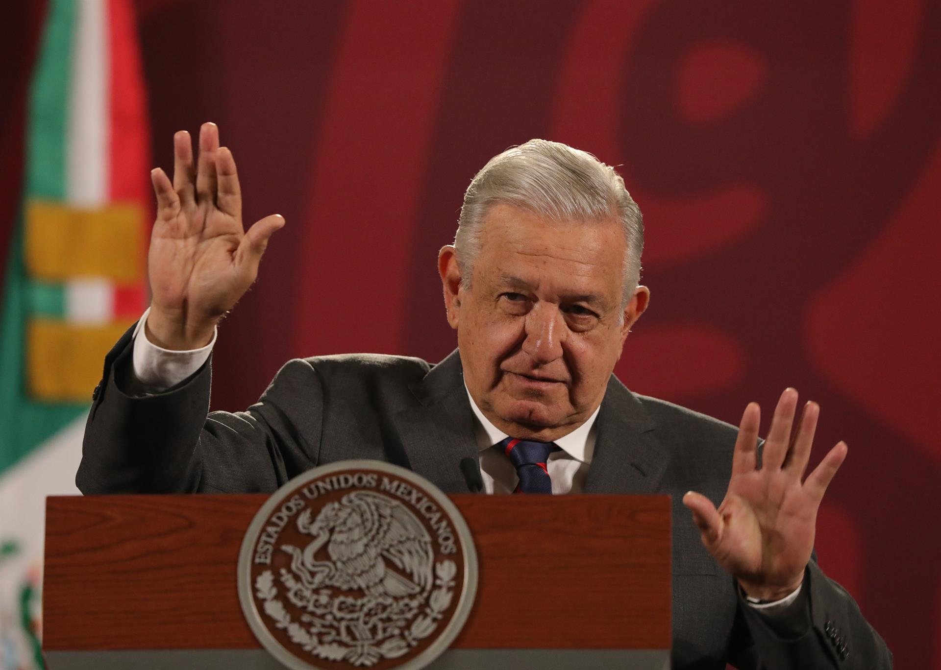 El presidente de México, Andrés Manuel López Obrador, participa hoy en una rueda de prensa matutina en Palacio Nacional, en Ciudad de México (México). EFE/Mario Guzmán
