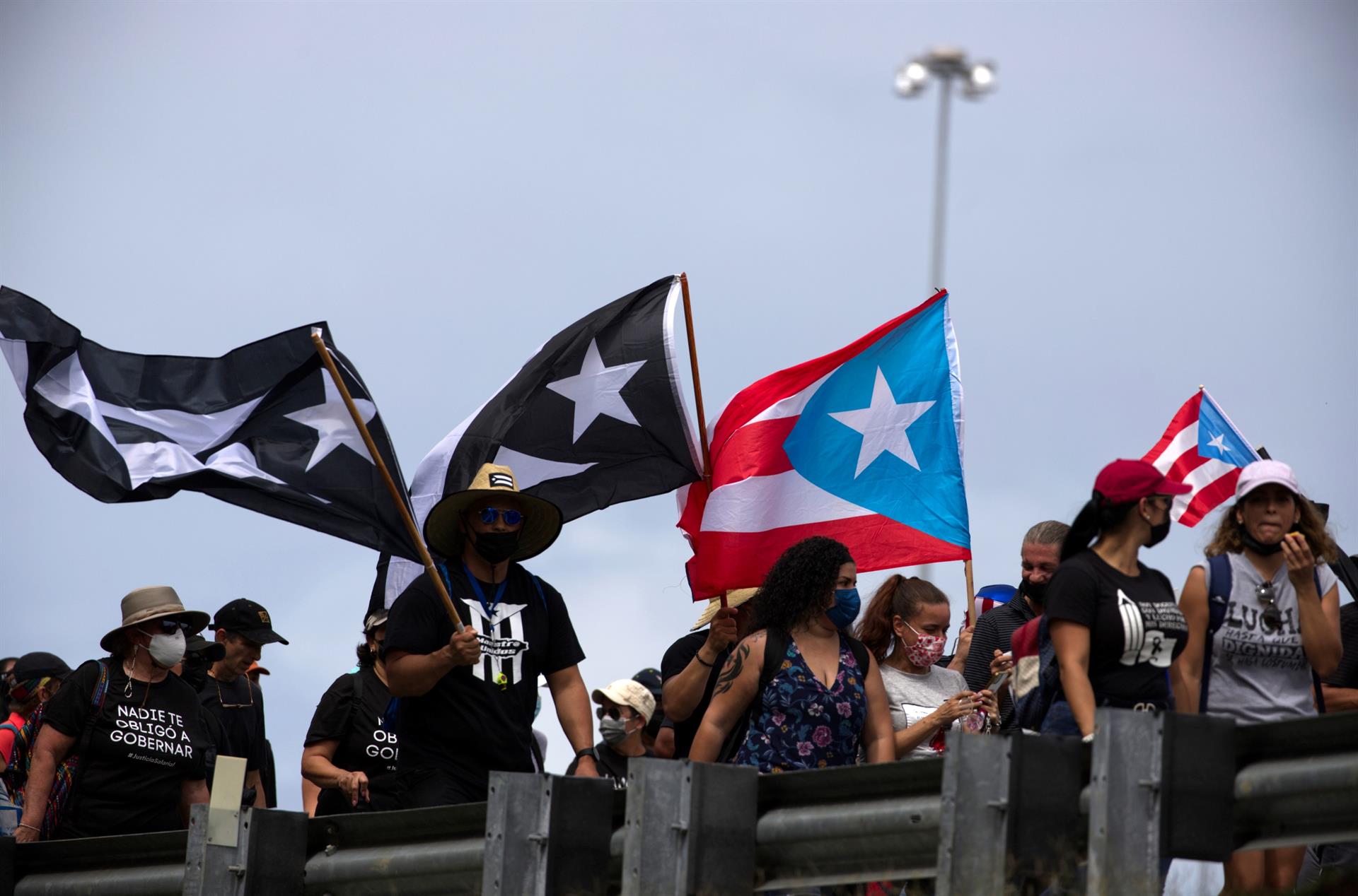 Cientos de personas marchan durante una protesta en San Juan, Puerto Rico. Imagen de archivo. EFE/Thais Llorca
