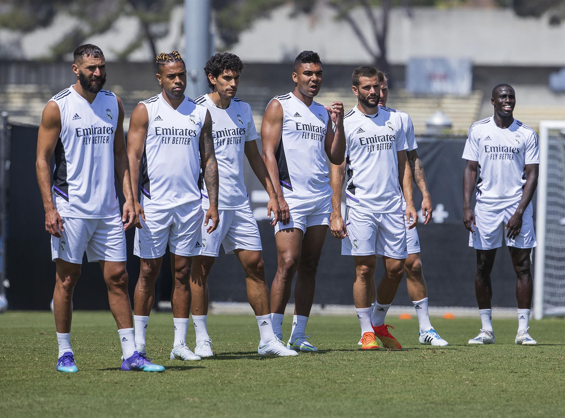 Jugadores del Real Madrid durante un entrenamiento en las instalaciones de la universidad UCLA en Los Ángeles, California (EE.UU.), este 22 de julio de 2022. EFE/Javier Rojas
