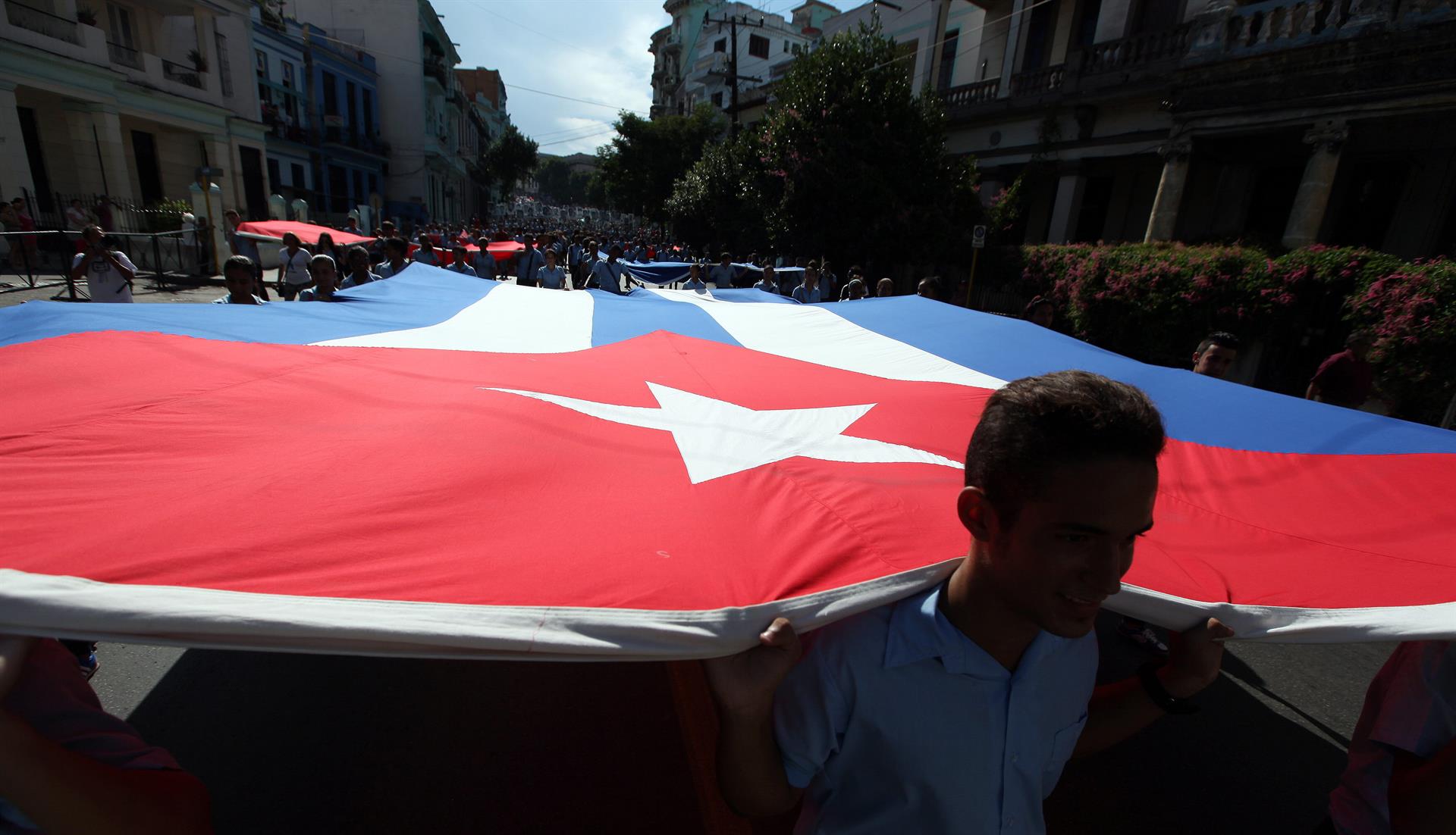Miles de estudiantes cubanos participan en una marcha en La Habana (Cuba). Imagen de archivo. EFE/Alejandro Ernesto
