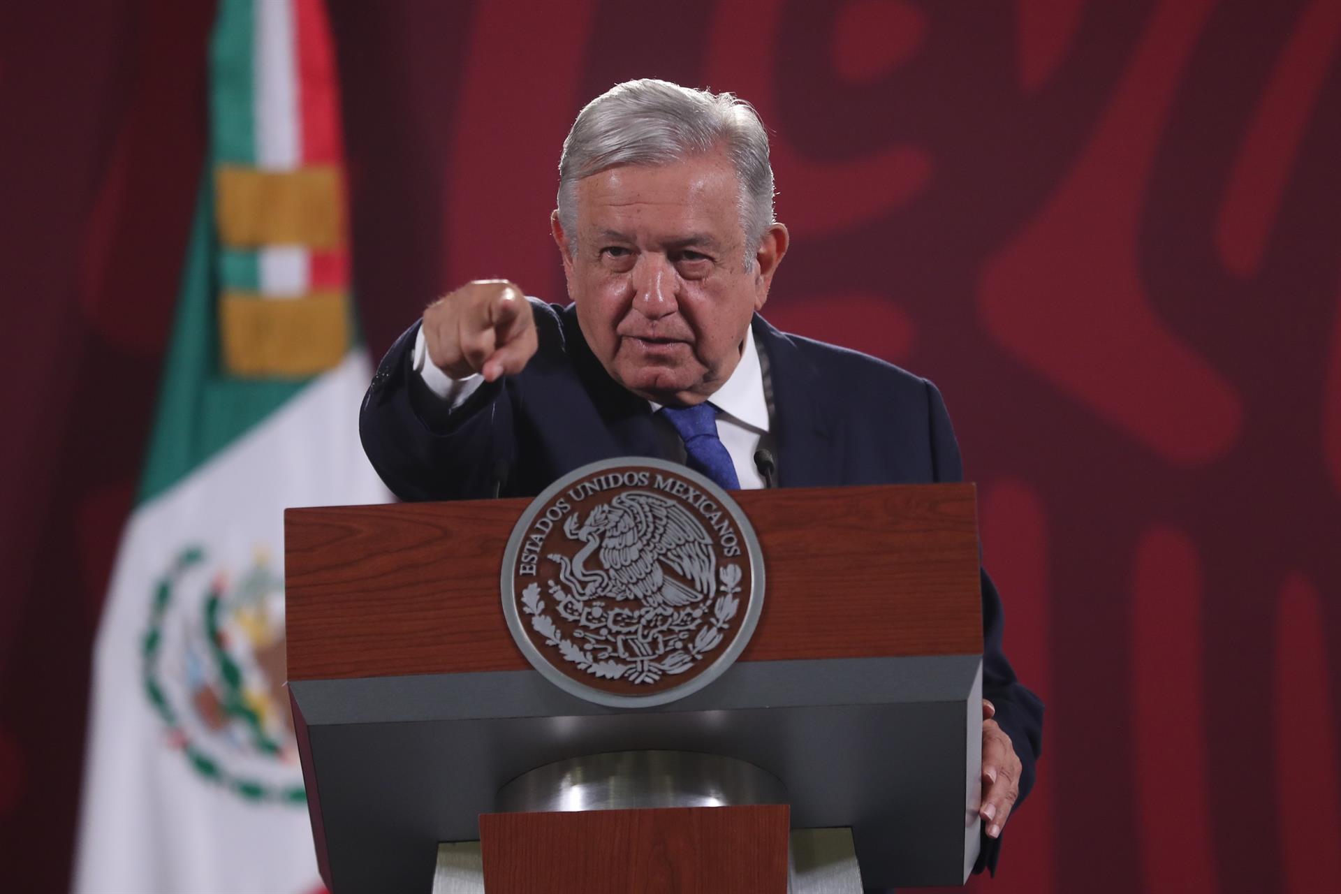 El presidente de México, Andrés Manuel López Obrador, habla durante una rueda de prensa hoy, en el Palacio Nacional, en Ciudad de México (México). EFE/ Sáshenka Gutiérrez
