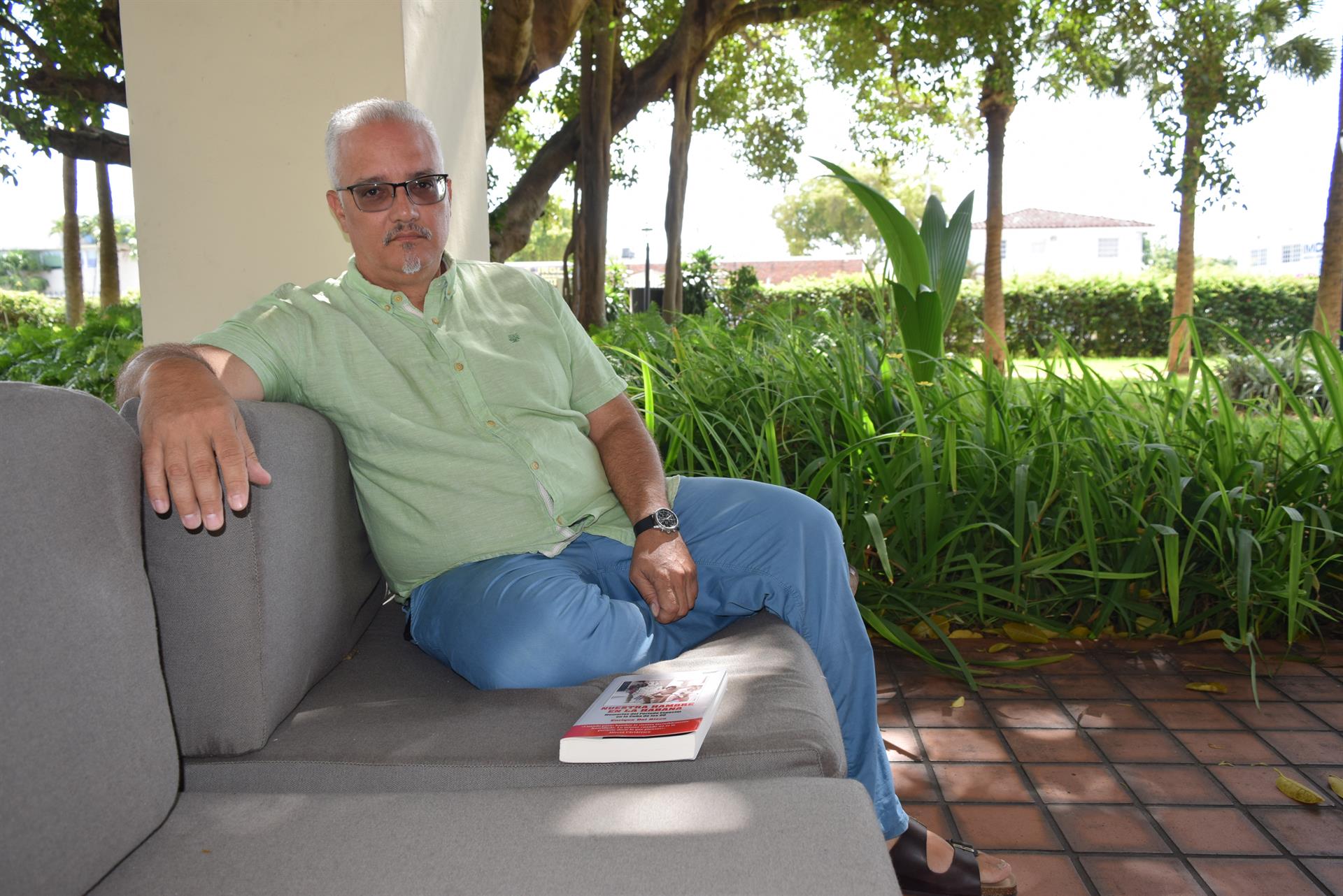 El escritor cubano Enrique del Risco posa durante una entrevista con Efe, el 10 de agosto de 2022, en Miami (EEUU). EFE/ Jorge I. Pérez
