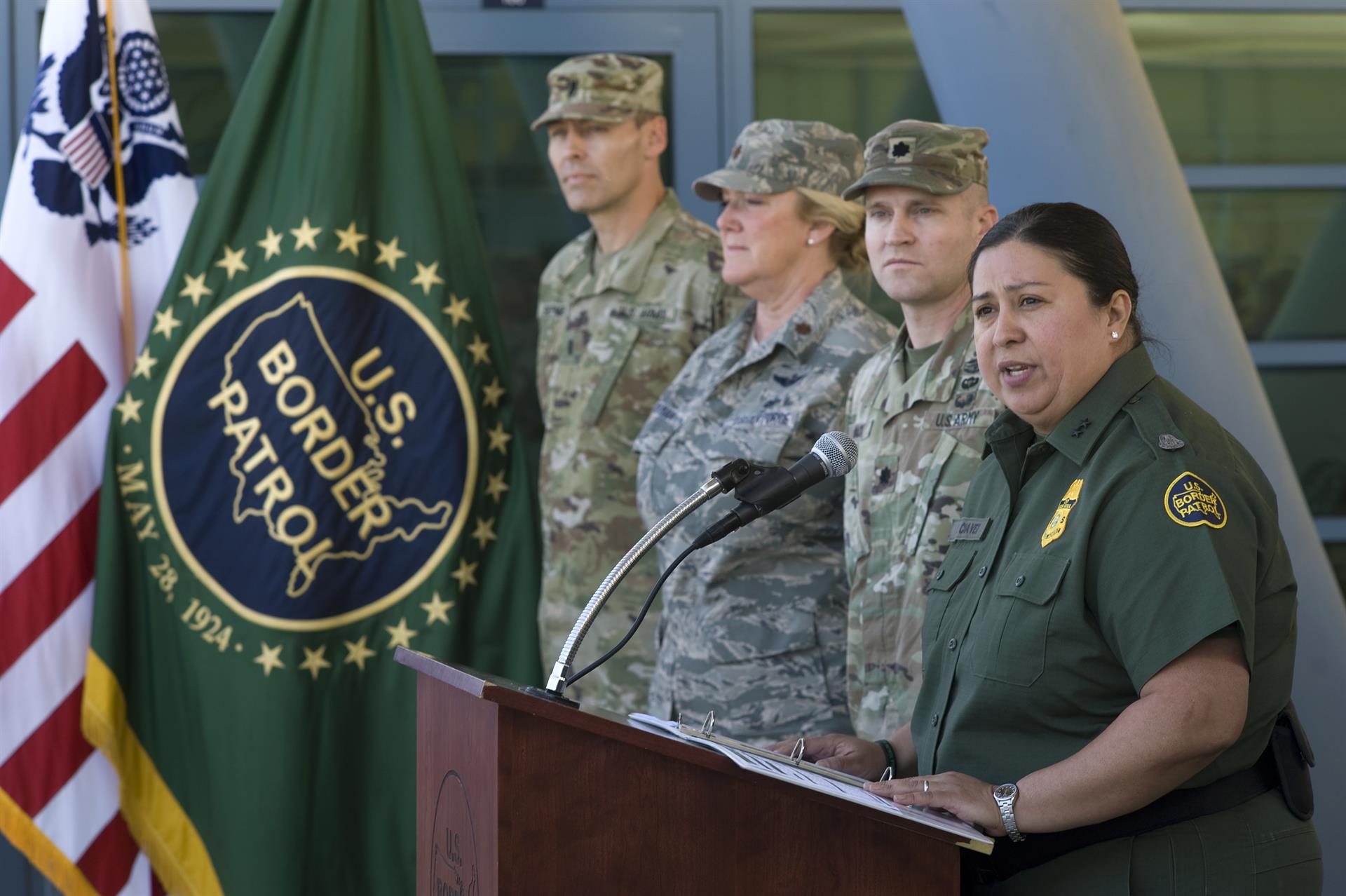 Fotografía de archivo que muestra a la jefa de la Patrulla Fronteriza en el sector de El Paso (Texas), Gloria Chávez. EFE/David Maung
