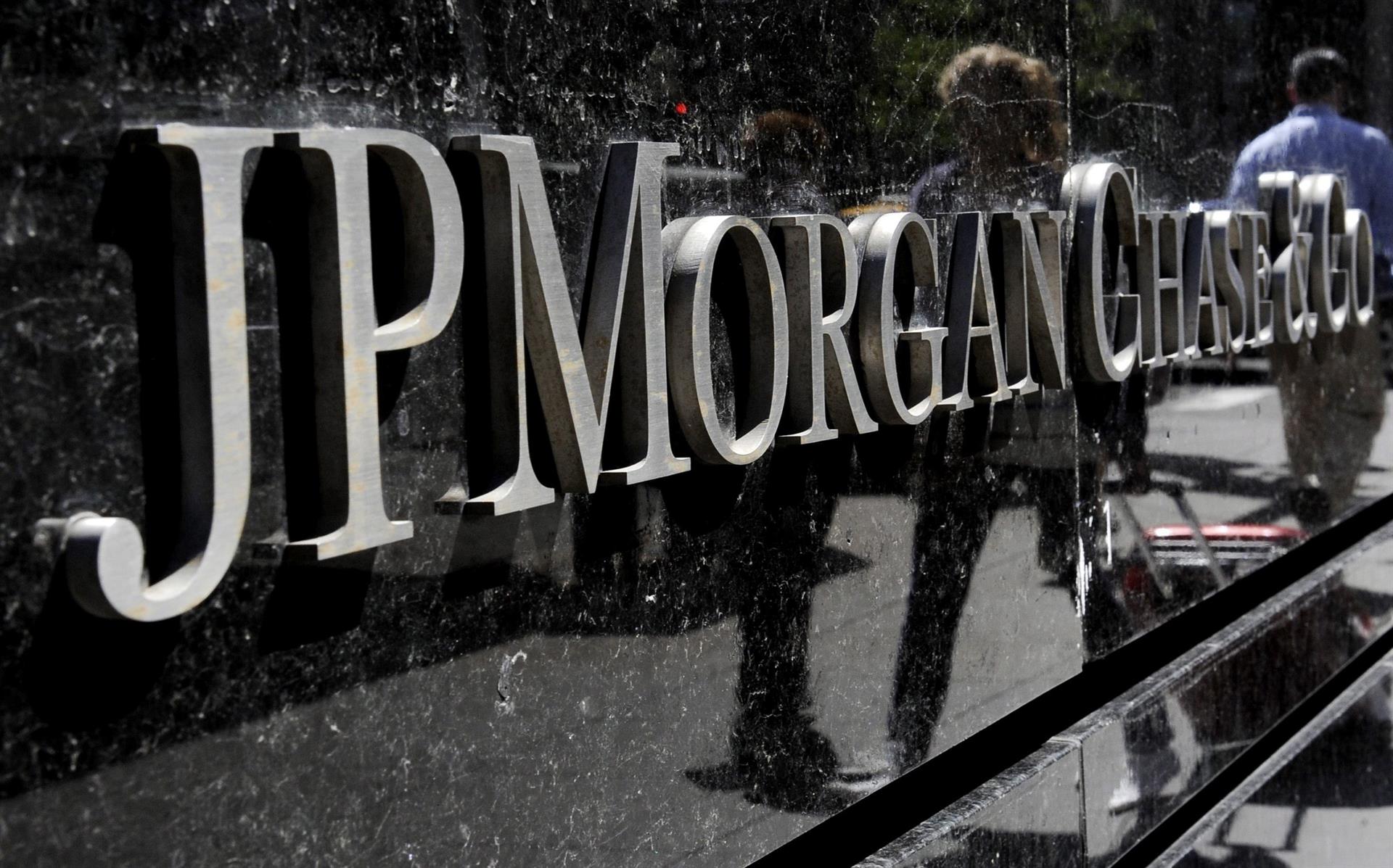 Imagen de archivo del logotipo de JPMorgan Chase en el edificio de la compañía en Nueva York, Estados Unidos. EFE/Justin Lane
