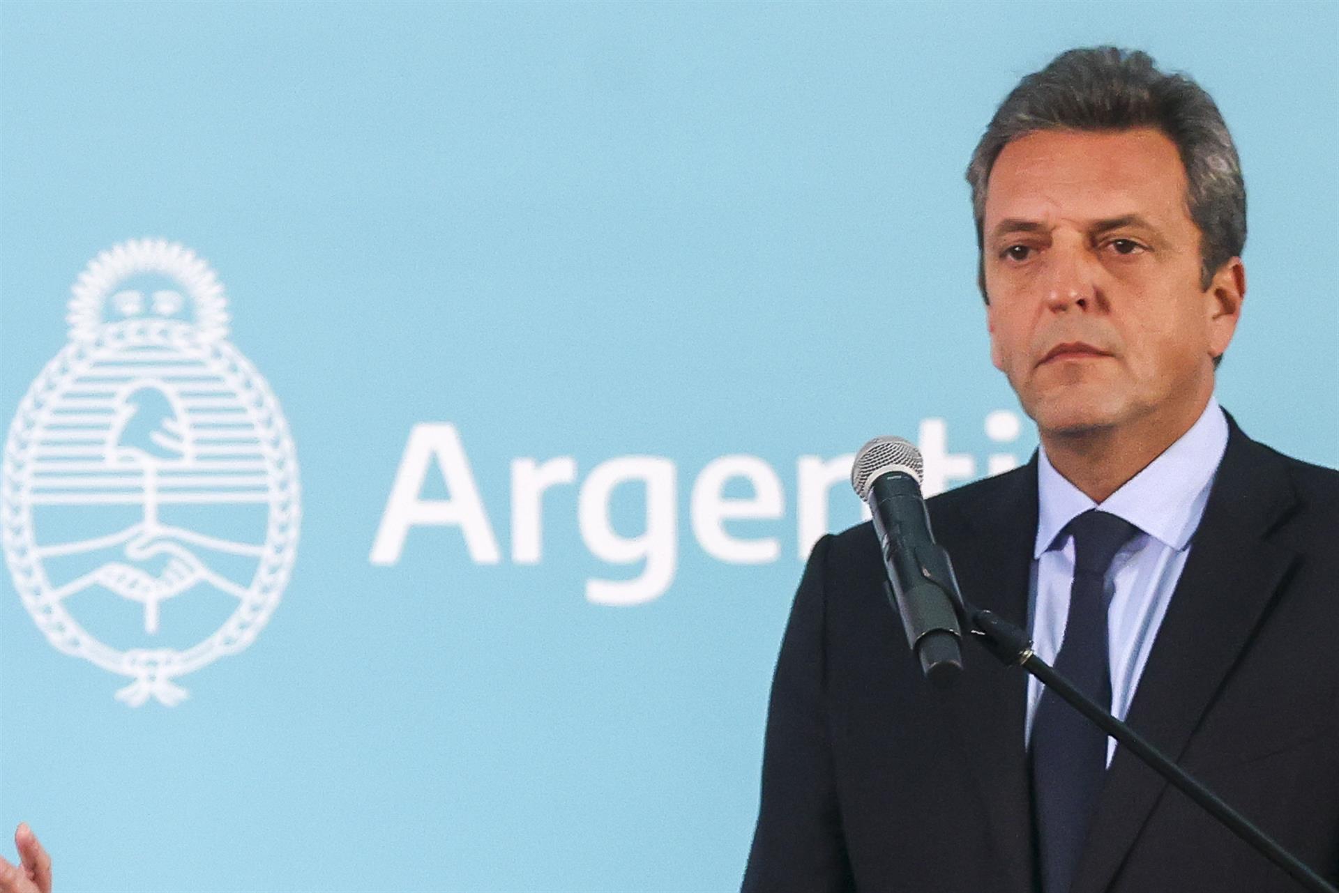 El nuevo ministro de Economía Sergio Massa, asiste al acto de juramento hoy en la casa de gobierno en la ciudad de Buenos Aires (Argentina). EFE/Juan Ignacio Roncoroni
