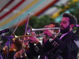 Un mariachi israelí refleja la universalización de la música mexicana Integrantes del Mariachi Yerushalayim durante su presentación en el marco del Encuentro Internacional del Mariachi, el 30 de agosto de 2022 en el centro de la ciudad de Guadalajara, Jalisco (México). EFE/ Francisco Guasco