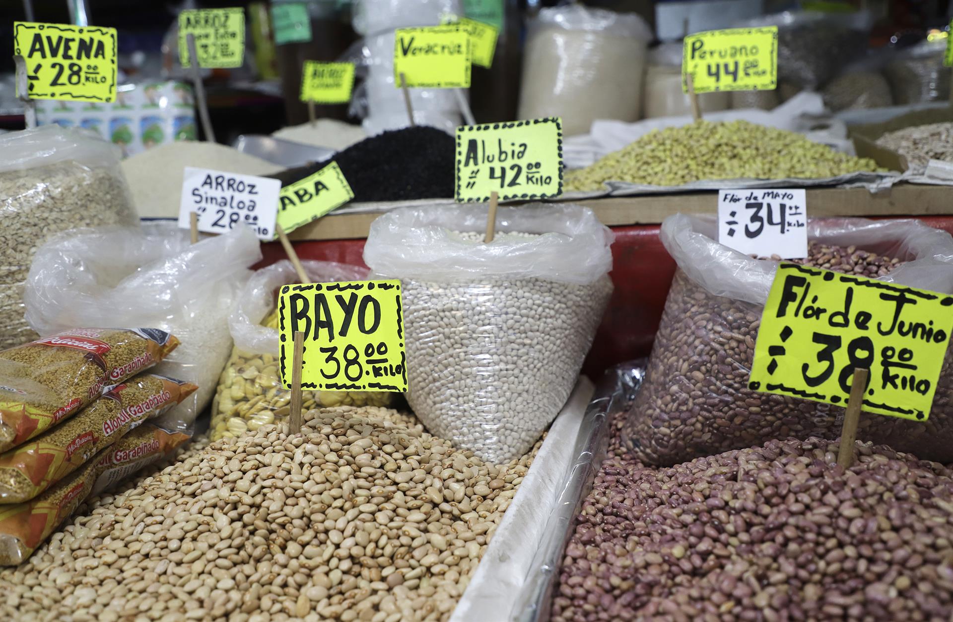 Vista de productos en el Mercado Jamaica, en la Ciudad de México (México). Imagen de archivo. EFE/Isaac Esquivel
