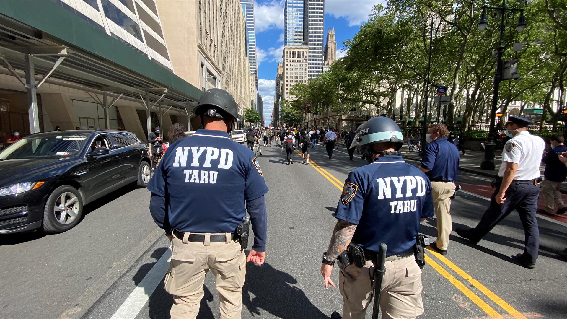 Fotografía de archivo de unos agentes del Departmento de Policía de Nueva York (NYPD). EFE/Carles Escolà
