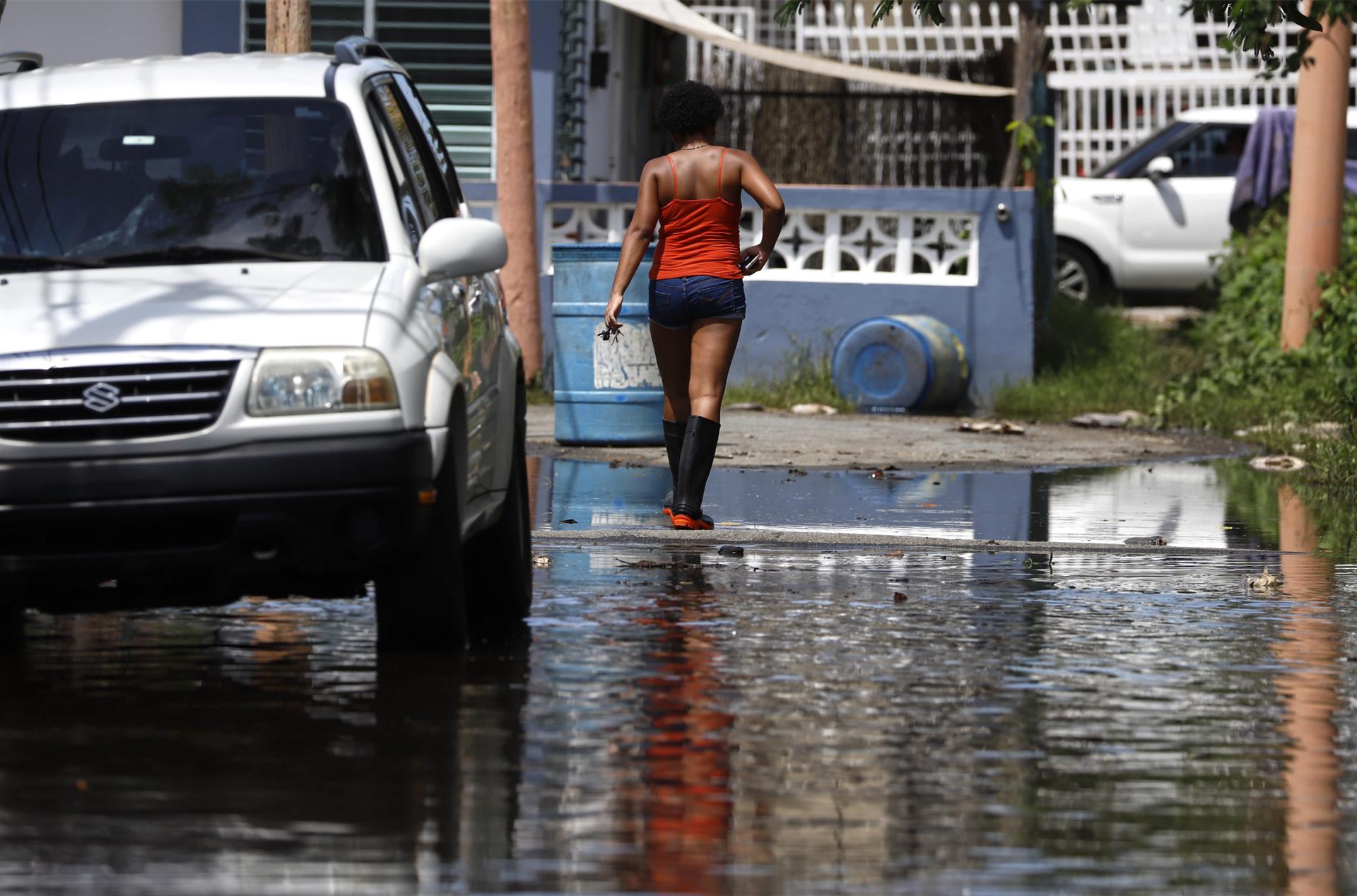 Fotografía de una calle inundada tras el paso del huracán Fiona, en Loíza (Puerto Rico). EFE/ Thais Llorca
