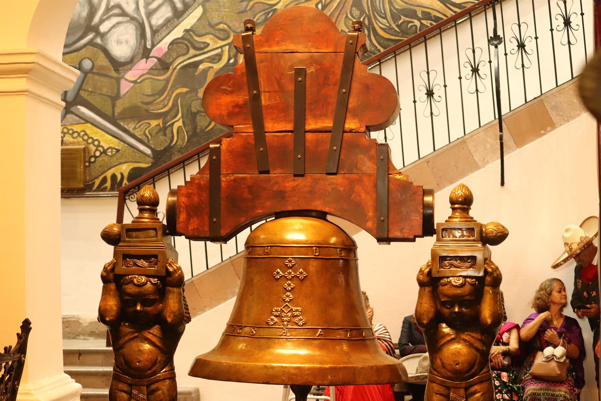 Vista de una réplica de la campana de la independencia en Casa Mariano Abasolo, el 14 de septiembre de 2022 en la ciudad de Dolores Hidalgo, estado de Guanajuato (México). EFE/Sergio Adrián Ángeles

