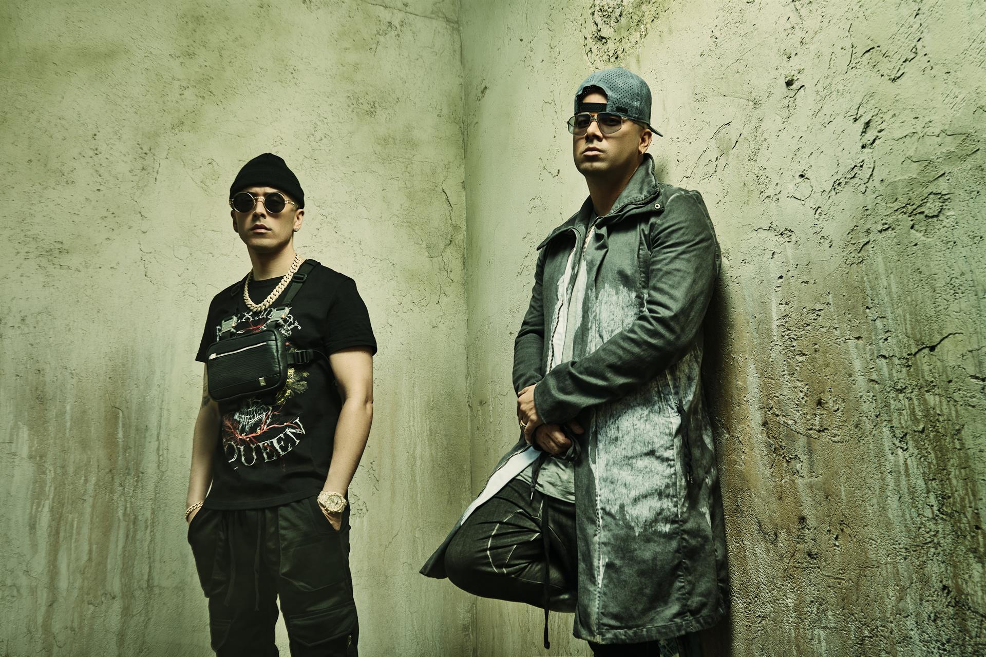 Fotografía cedida por Creative Link NY donde aparece el dúo puertoriqueño de música urbana Wisin y Yandel que ya se encuentra a partir de este lunes promocionando su álbum 