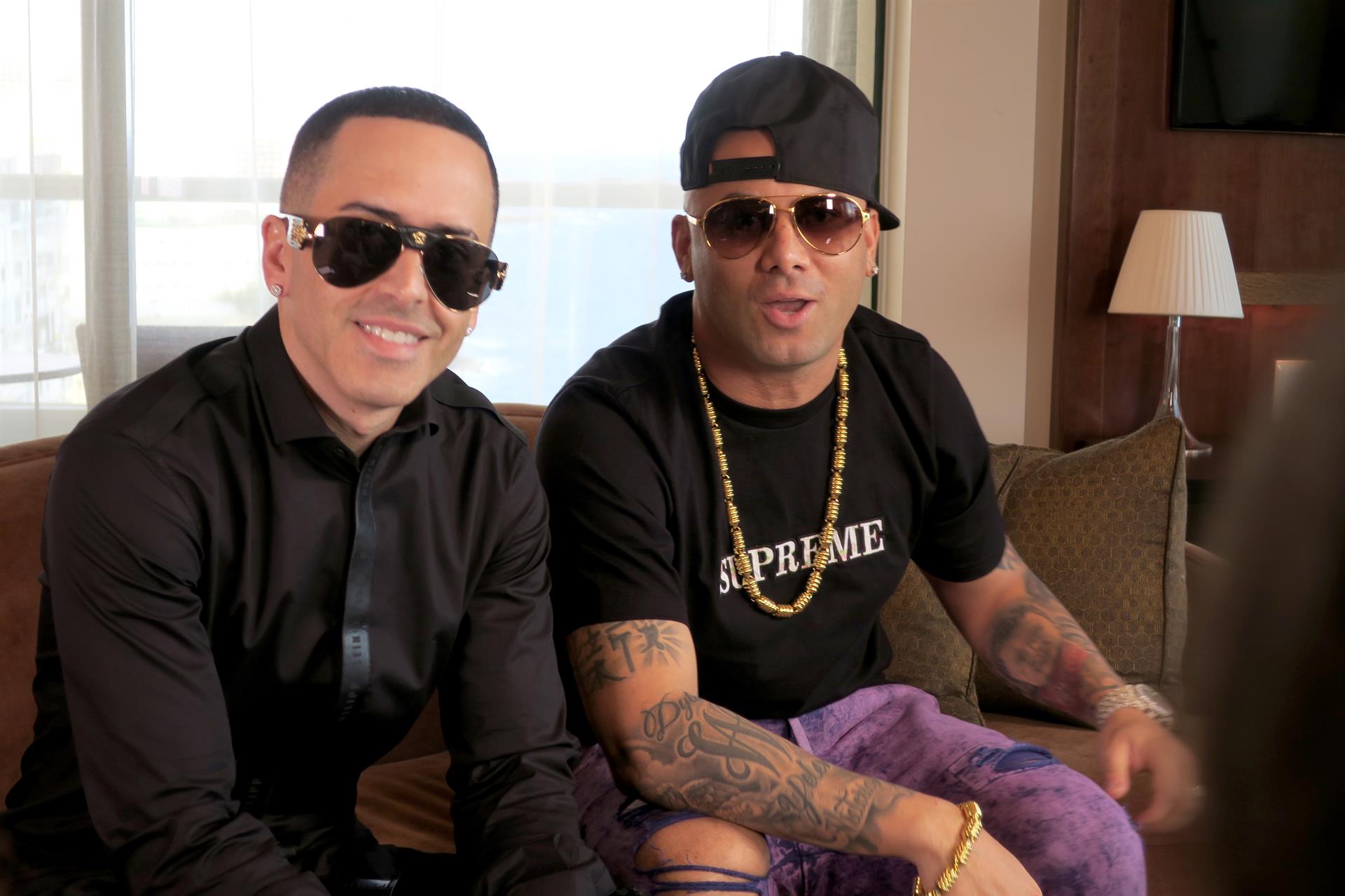 Fotografía de archivo de los integrantes del dúo puertorriqueño de reguetón Wisin (d) y Yandel (i). EFE/Jorge Muñiz
