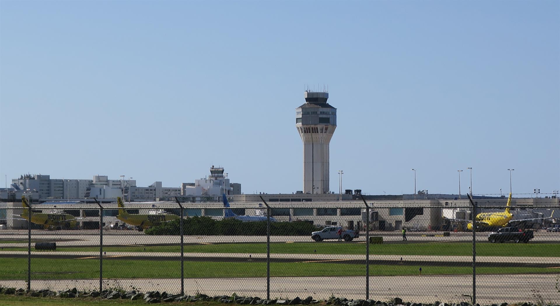 Fotografía de archivo que muestra el aeropuerto internacional Luis Muñoz Marín en Carolina, cerca de San Juan (Puerto Rico). EFE/Jorge Muñiz
