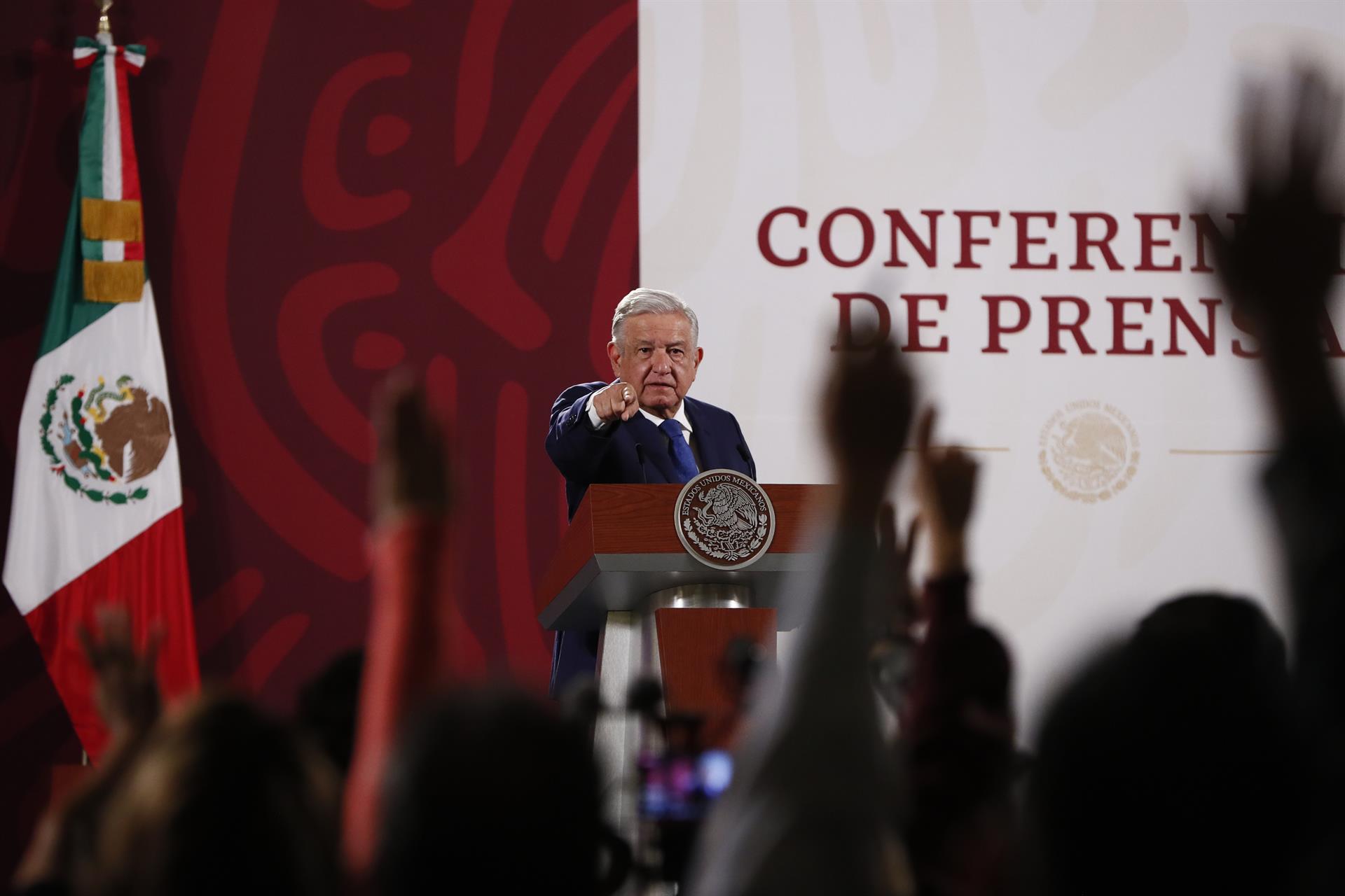 El presidente de México, Andrés Manuel López Obrador, participa hoy durante una rueda de prensa matutina en Palacio Nacional de Ciudad de México (México). EFE/José Méndez
