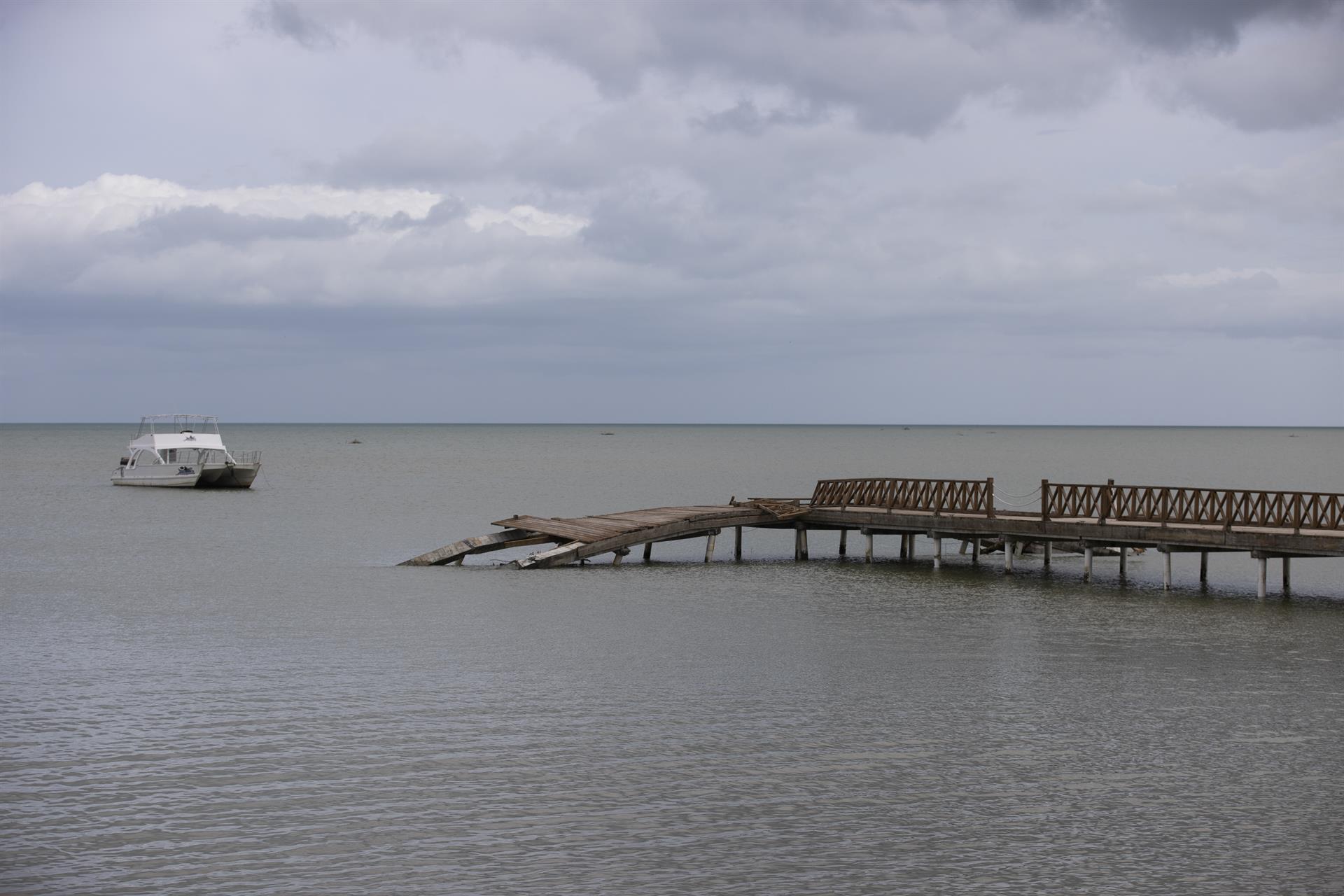 Vista del Muelle Turístico de Miches, que resultó destruido tras el paso del huracán Fiona en Miches (República Dominicana). EFE/ Orlando Barría

