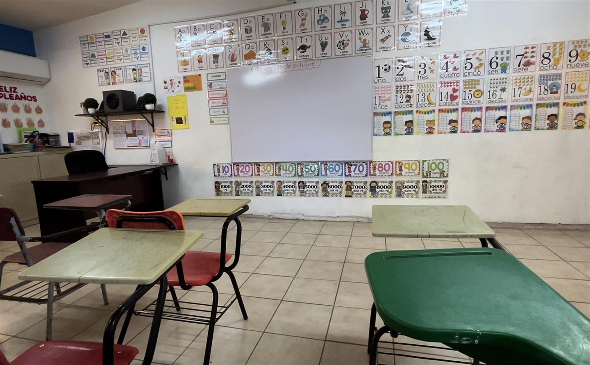 Fotografía de una aula de primaria, el 24 de octubre de 2022, en la ciudad de Empalme, estado de Sonora (México). EFE/ Daniel Sánchez
