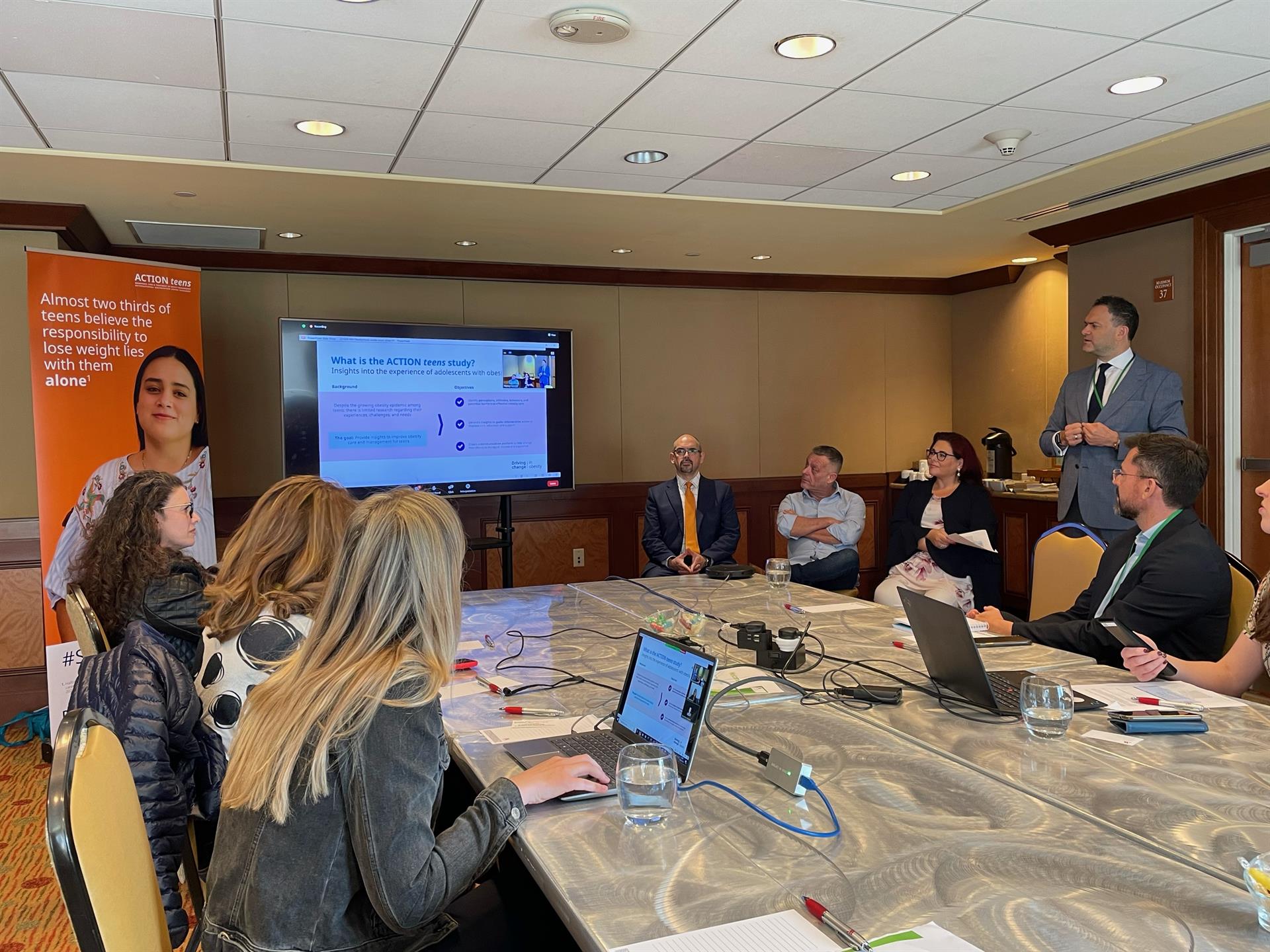 A un 18 % de médicos les incomoda hablar de sobrepeso con adolescentes obesos Fotografía cedida por Novo donde aparecen participantes de la conferencia internacional Obesity Week, en San Diego (Estados Unidos). EFE/ Novo/ Bjorn Von Wurden / SOLO USO EDITORIAL/ SOLO DISPONIBLE PARA ILUSTRAR LA NOTICIA QUE ACOMPAÑA (CRÉDITO OBLIGATORIO)