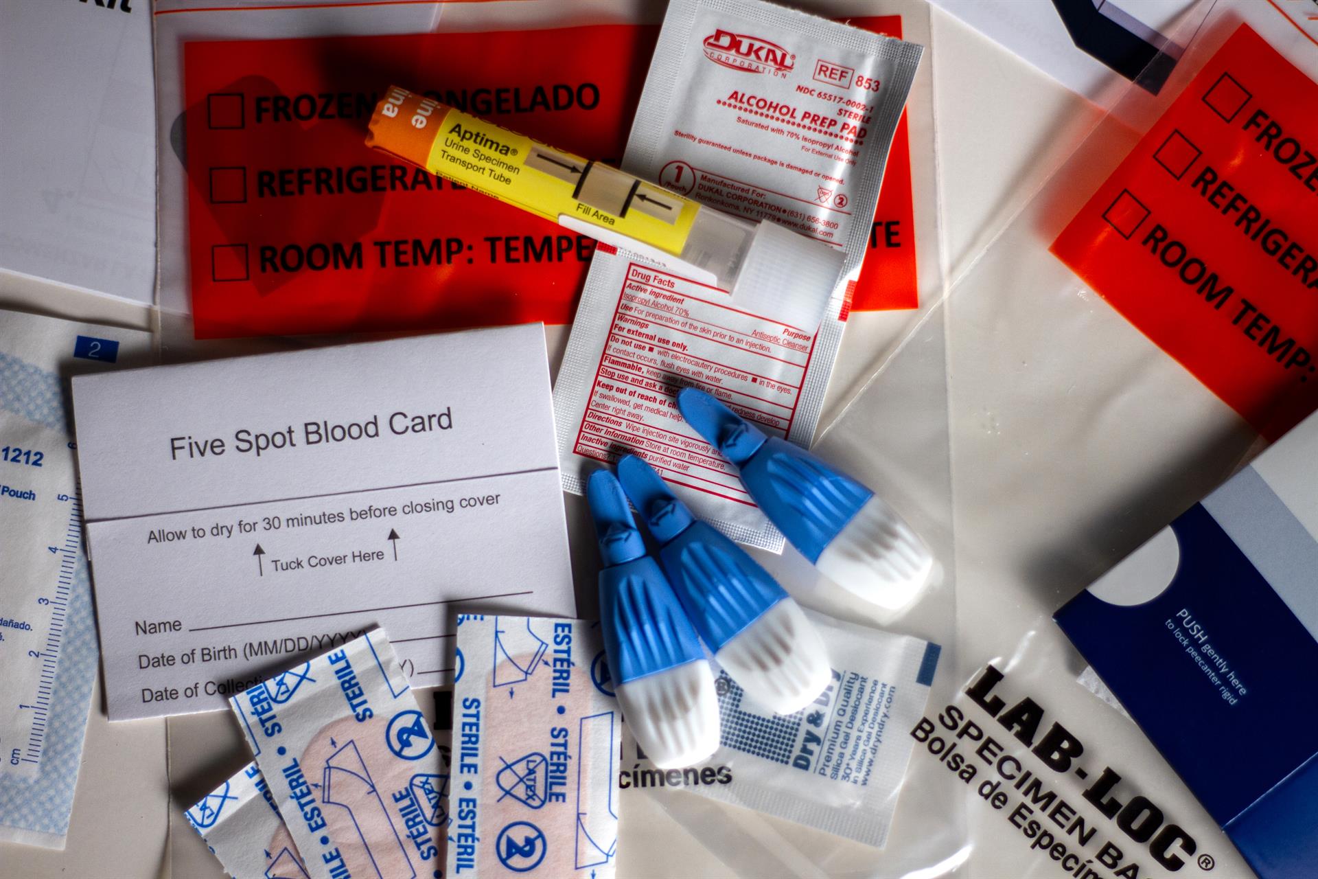 Empresas producen tests caseros para infecciones sexuales ¿Son confiables? Fotografía cedida por Kaiser Health News (KHN) donde se aprecian unas pruebas caseras para detectar el VIH y otras infecciones de transmisión sexual (ETS). EFE/Eric Harkleroad/KHN /SOLO USO EDITORIAL /NO VENTAS /SOLO DISPONIBLE PARA ILUSTRAR LA NOTICIA QUE ACOMPAÑA /CRÉDITO OBLIGATORIO