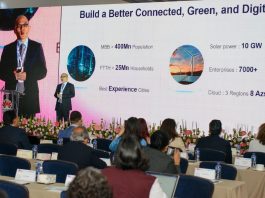 El presidente de Estrategia de Mercadeo de Huawei para Latinoamérica y el Caribe, Wang Yao, habla durante el cierre de la Cumbre de Talento Digital hoy, en Ciudad de México (México). EFE/ Javier Lira
