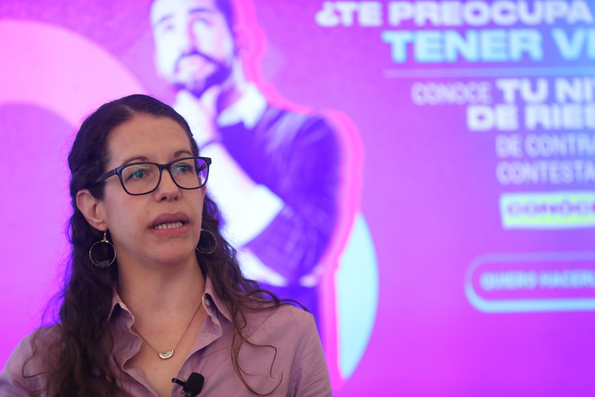 Expertos piden informar sobre VIH para disminuir prevalencia en México La infectóloga especialista en VIH, Alicia Piñeirua, habla durante su participación en una conferencia de prensa en Ciudad de México (México). EFE/ Sáshenka Gutiérrez