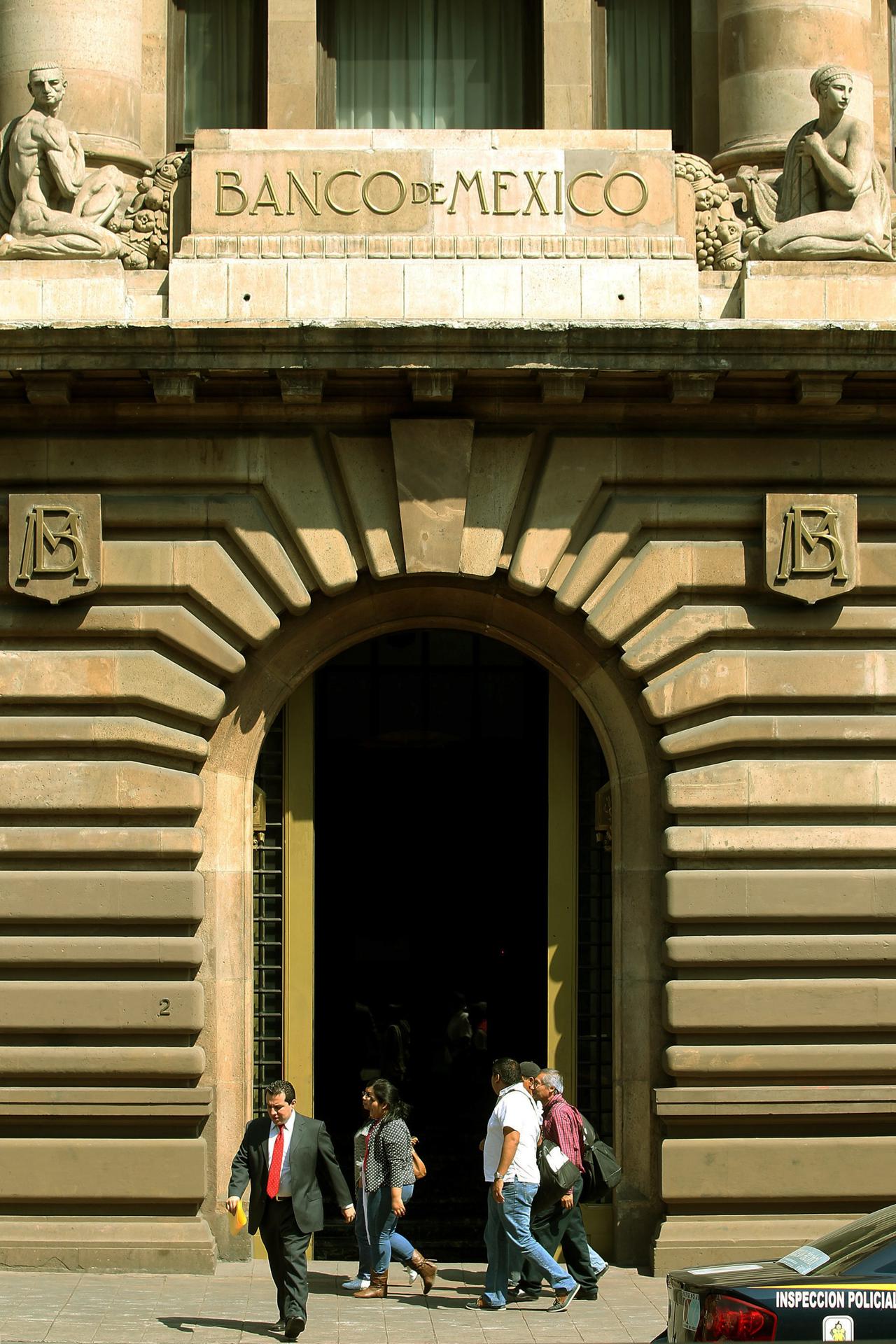 Fotografía de archivo de una vista general del edificio central del Banco de México. EFE/Alex Cruz
