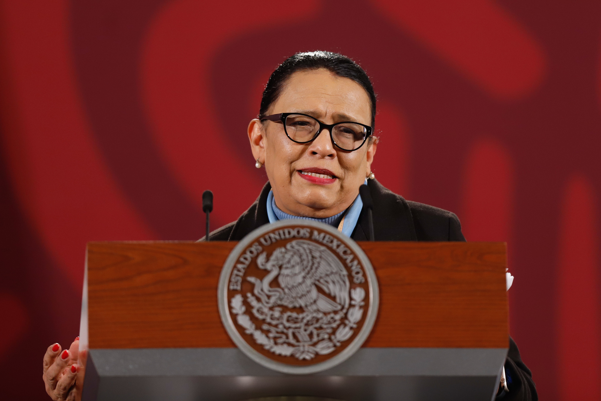 La secretaria de Seguridad y Protección Ciudadana, Rosa Icela Rodríguez, habla durante la rueda de prensa diaria de Presidencia, hoy, en el Palacio Nacional de la Ciudad de México (México). EFE/ Isaac Esquivel
