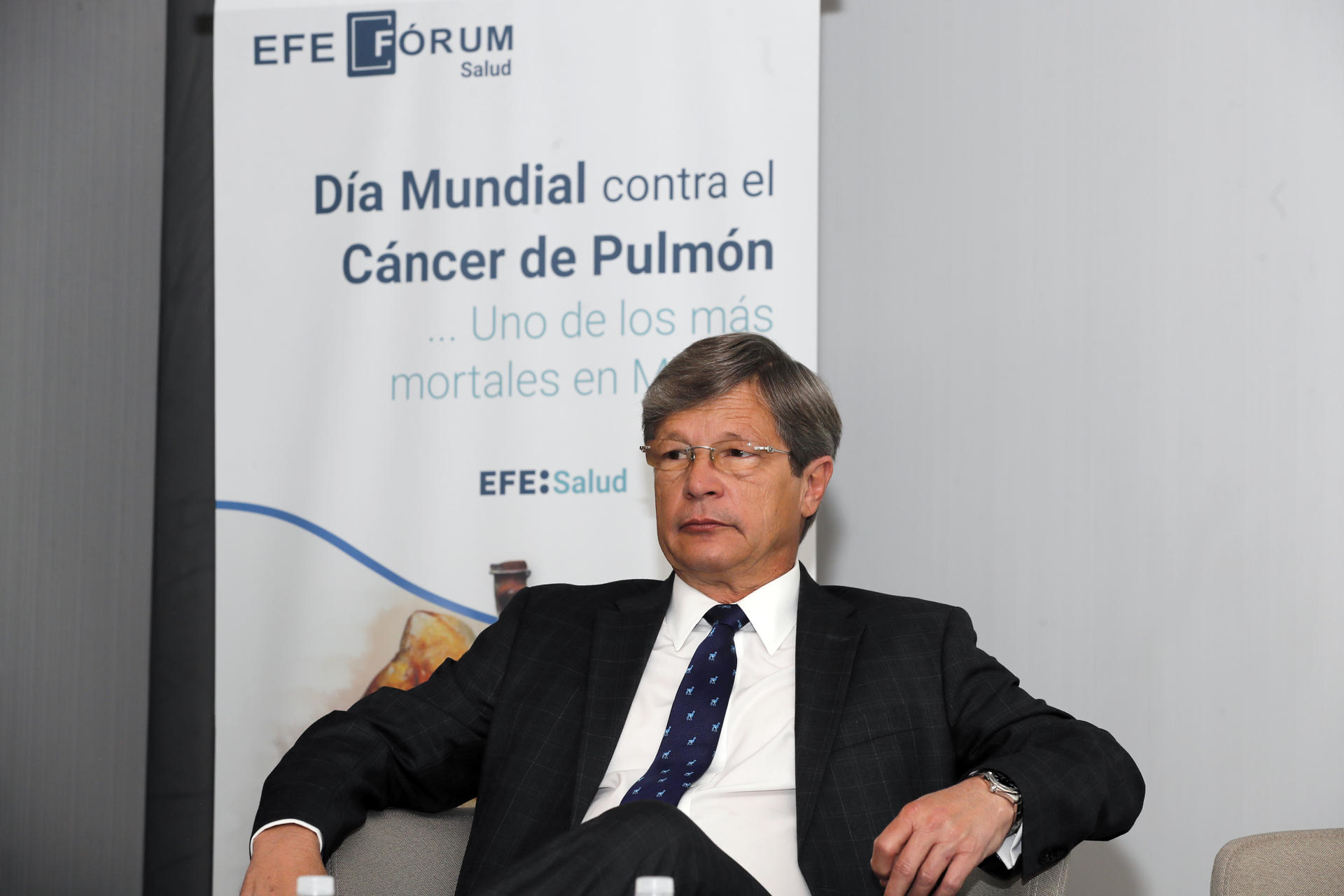 El director médico en Amgen, Max Saráchaga, participa en el foro “Día Mundial contra el cáncer de pulmón... uno de los más mortales en México” celebrado en la Ciudad de México (México). EFE/ Alex Cruz
