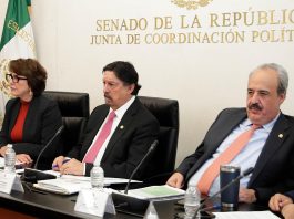 México aprueba definitivamente y por unanimidad las vacaciones de 12 días Fotografía cedida hoy, por el Senado de la República, que muestra a los senadores Patricia Mercado (i), Napoleón Gómez Urrutia (c) y Rafael Espino de la Peña (d) durante una sesión de trabajo en la Ciudad de México(México). EFE/ Senado de la República/SOLO USO EDITORIAL/SOLO DISPONIBLE PARA ILUSTRAR LA NOTICIA QUE ACOMPAÑA (CRÉDITO OBLIGATORIO)