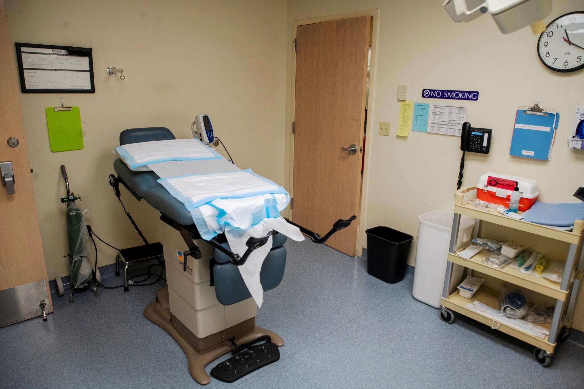 Vista de una sala de procedimientos para abortos en la Clínica de Planificación de la Familia. EFE/TROY SWANSON
