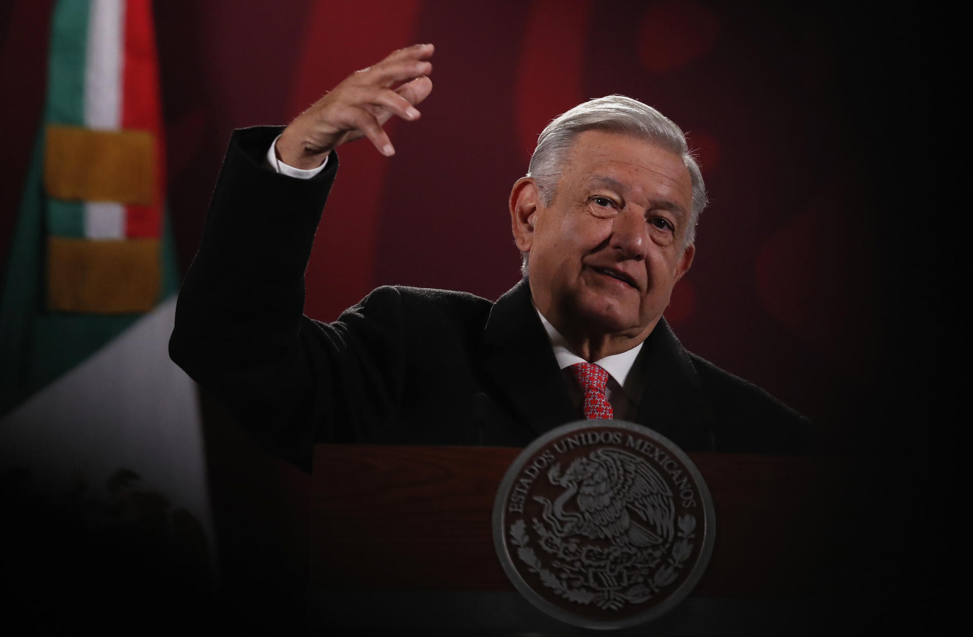 El presidente de México, Andrés Manuel López Obrador, habla durante una rueda de prensa en el Palacio Nacional, en Ciudad de México (México). EFE/ Mario Guzmán
