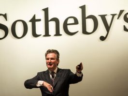 Sotheby's valora el anillo con la esmeralda del Atocha en entre 50 mil y 70 mil dólares, pero en la subasta virtual en marcha y que concluye dentro de dos días, ya ha alcanzado los 110.000 dólares. Imagen de archivo. EFE/JEROME FAVRE
